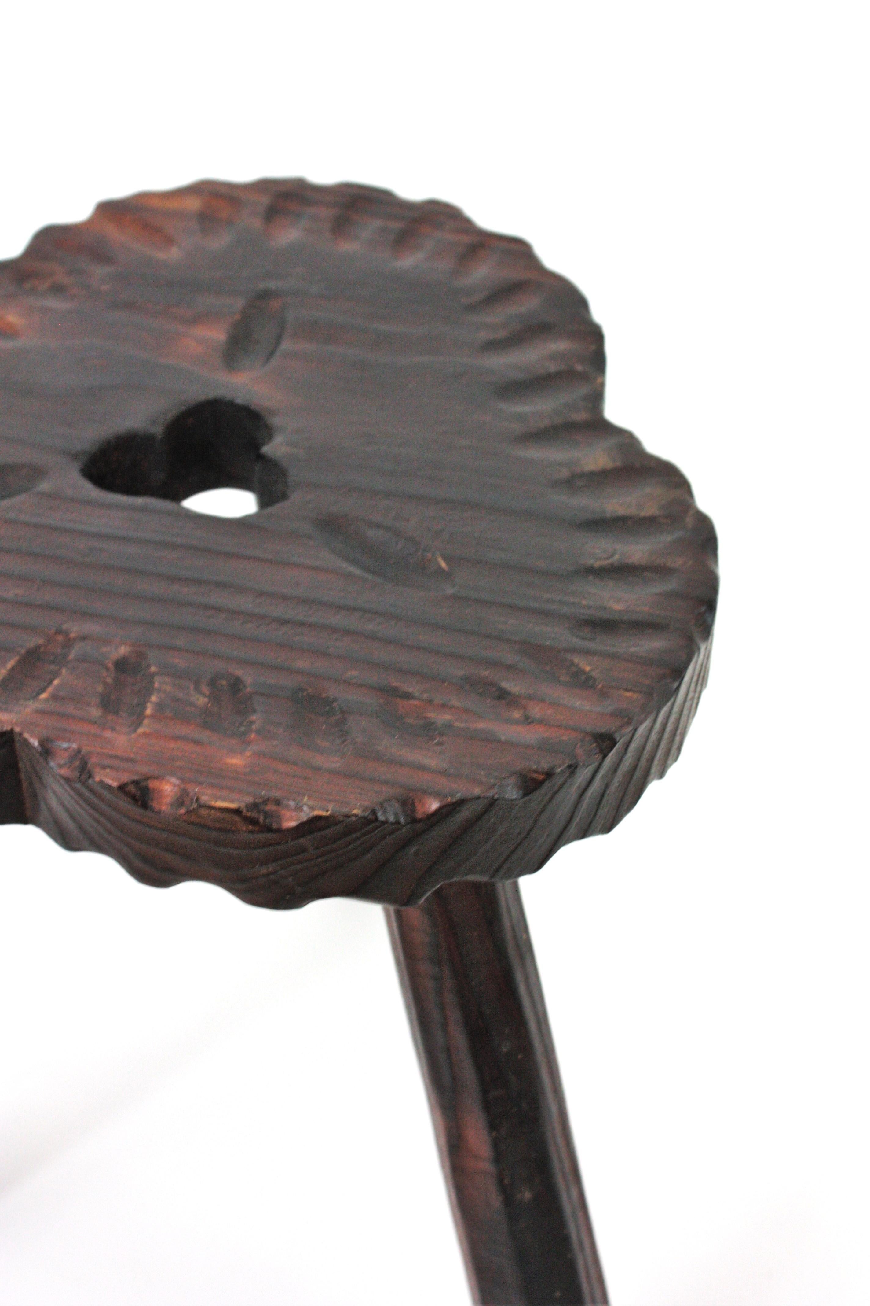 Spanish Colonial Tripod Stool / Side Table in Carved Wood, 1950s For Sale 7