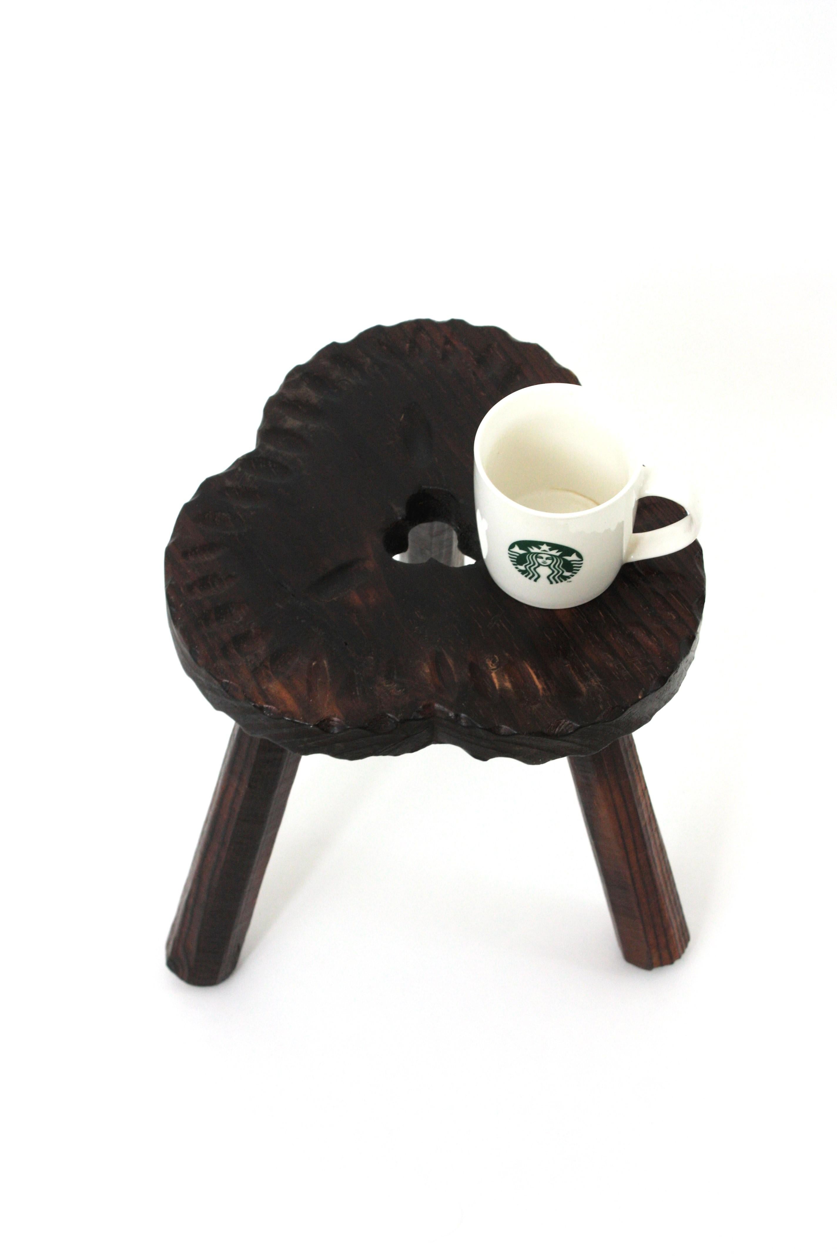 Spanish Colonial Tripod Stool / Side Table in Carved Wood, 1950s For Sale 10