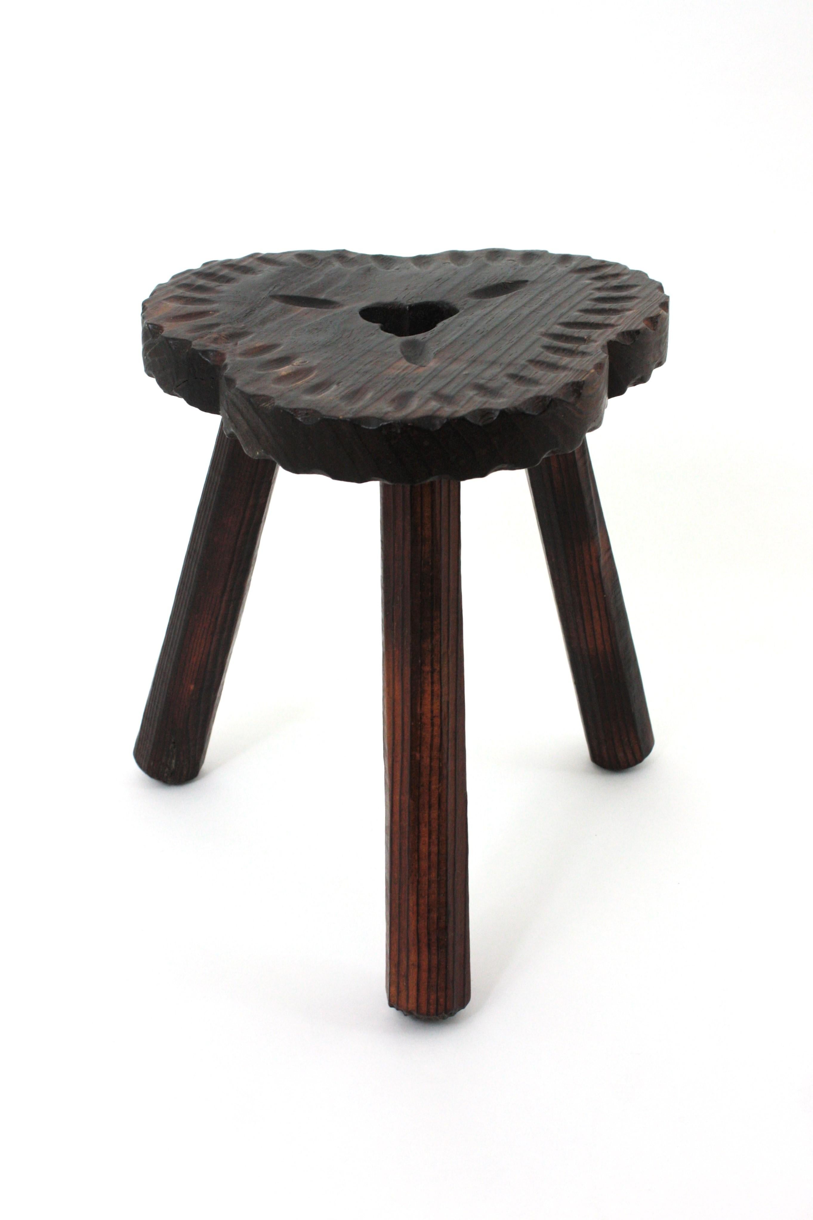 20th Century Spanish Colonial Tripod Stool / Side Table in Carved Wood, 1950s For Sale