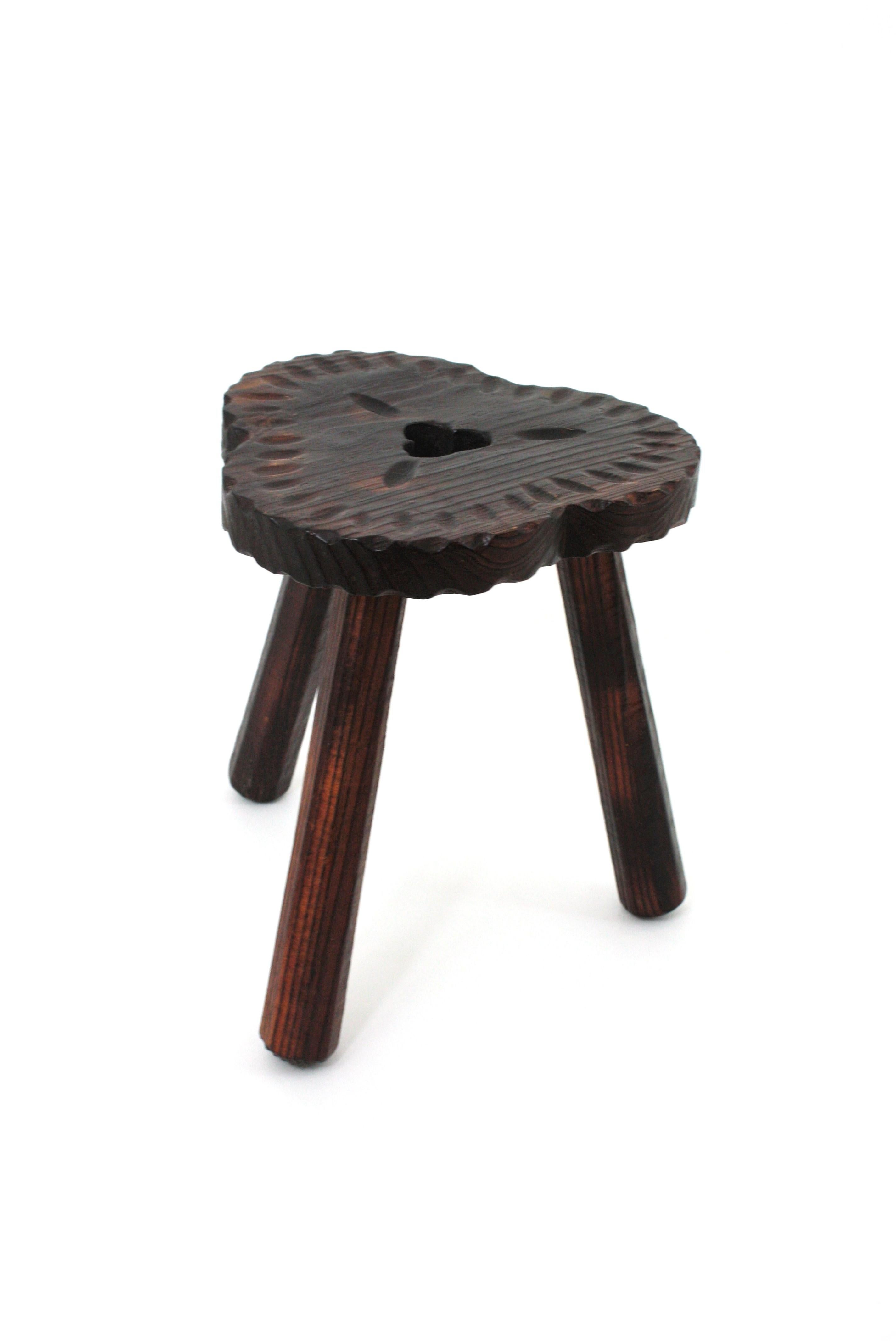 Spanish Colonial Tripod Stool / Side Table in Carved Wood, 1950s For Sale 1