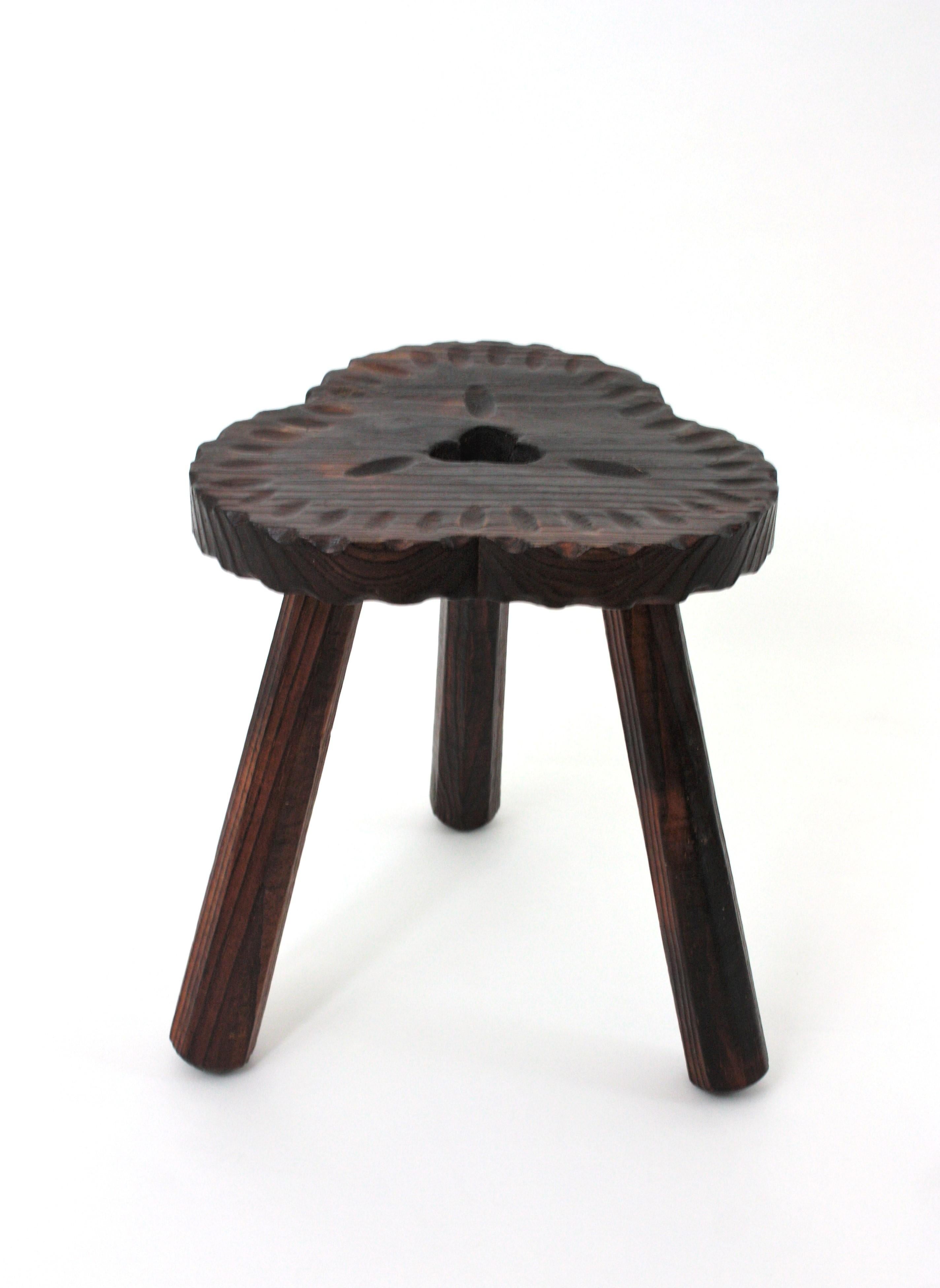 Spanish Colonial Tripod Stool / Side Table in Carved Wood, 1950s For Sale 2