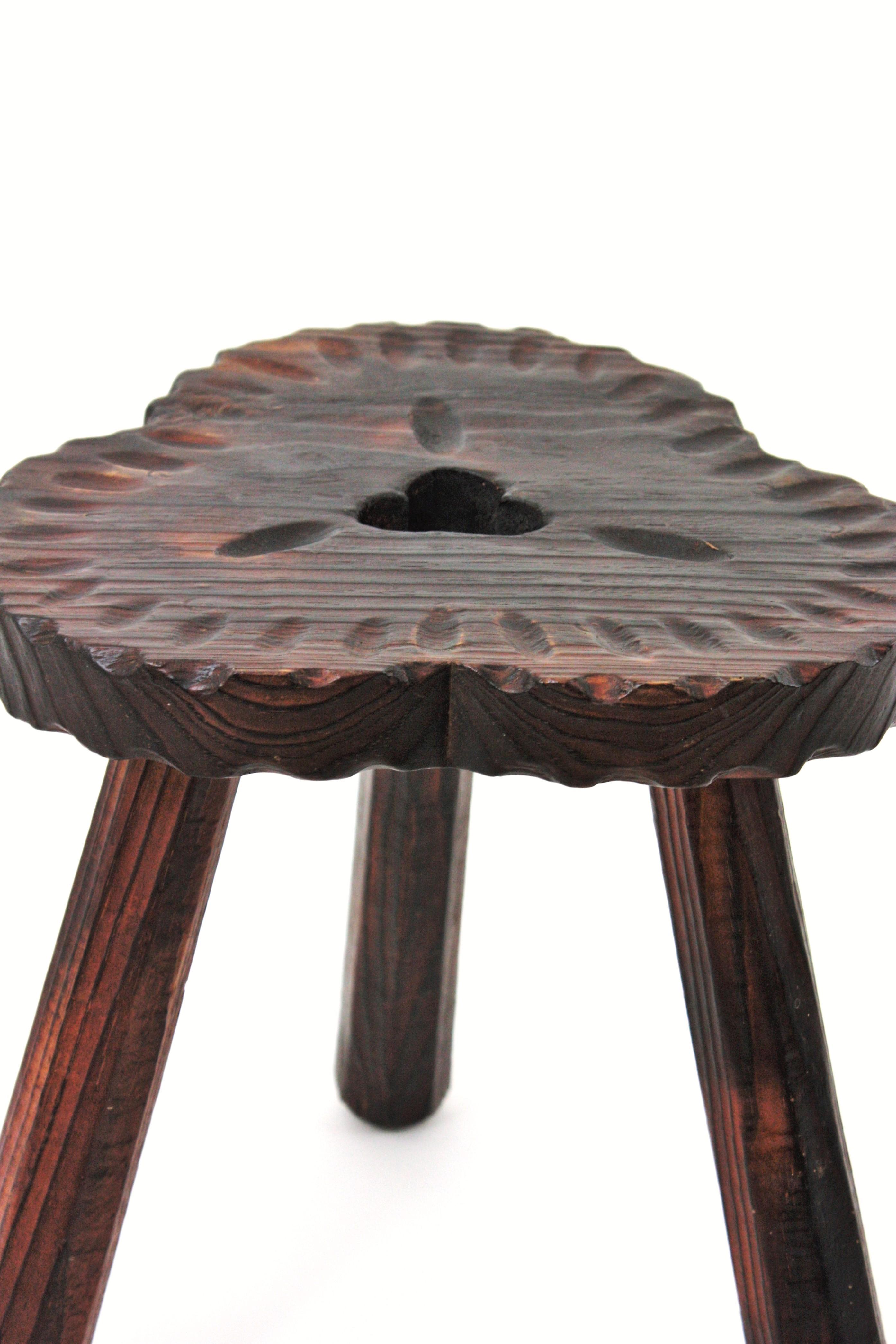 Spanish Colonial Tripod Stool / Side Table in Carved Wood, 1950s For Sale 3