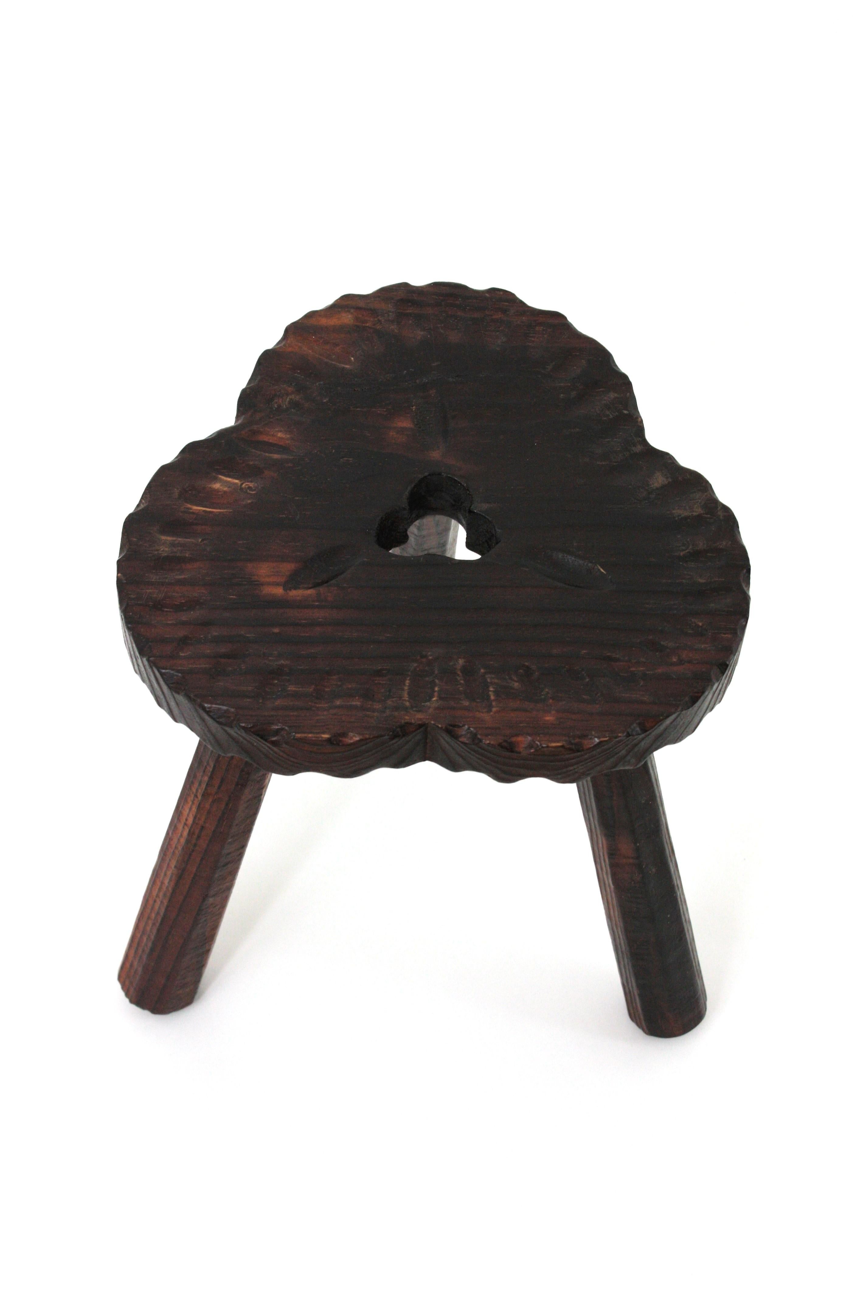 Spanish Colonial Tripod Stool / Side Table in Carved Wood, 1950s For Sale 4