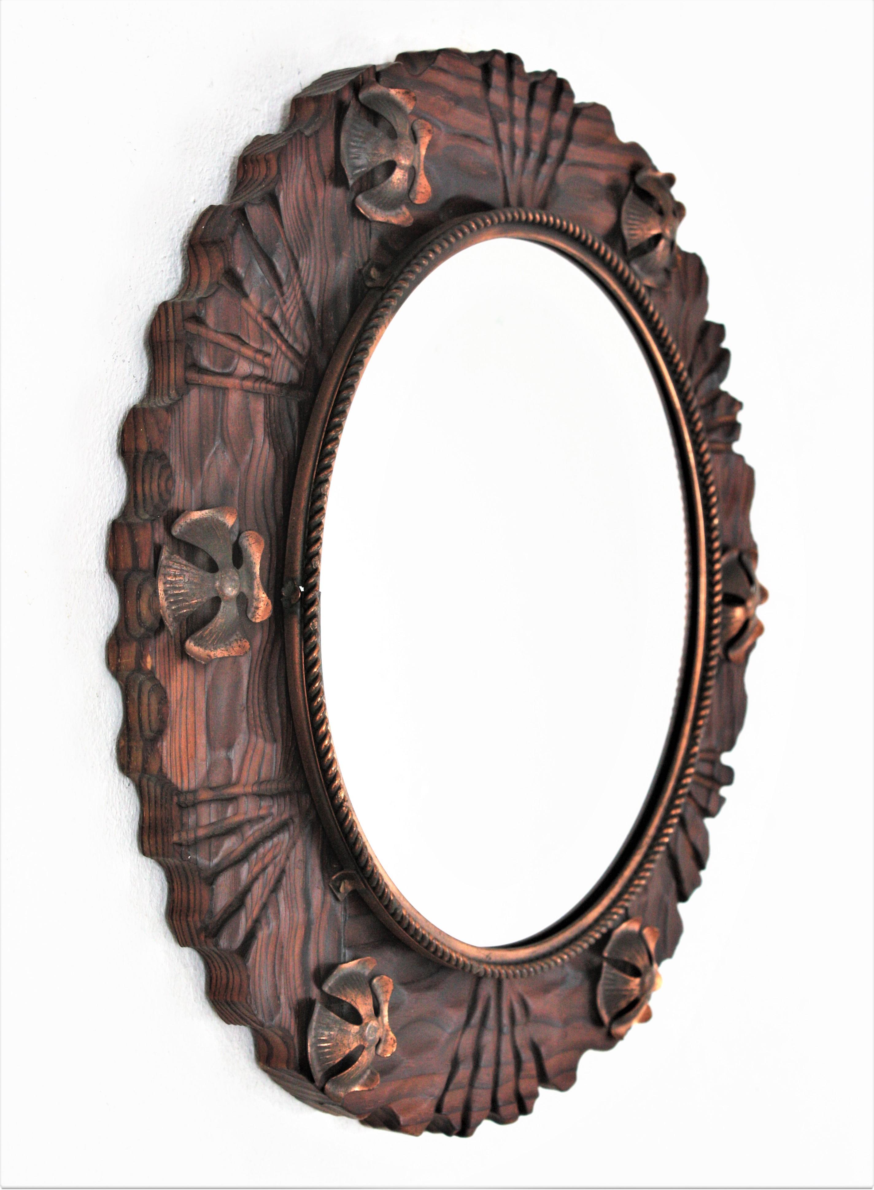 Spanish Colonial Wall Mirror in Carved Wood with Metal Flowers In Good Condition In Barcelona, ES