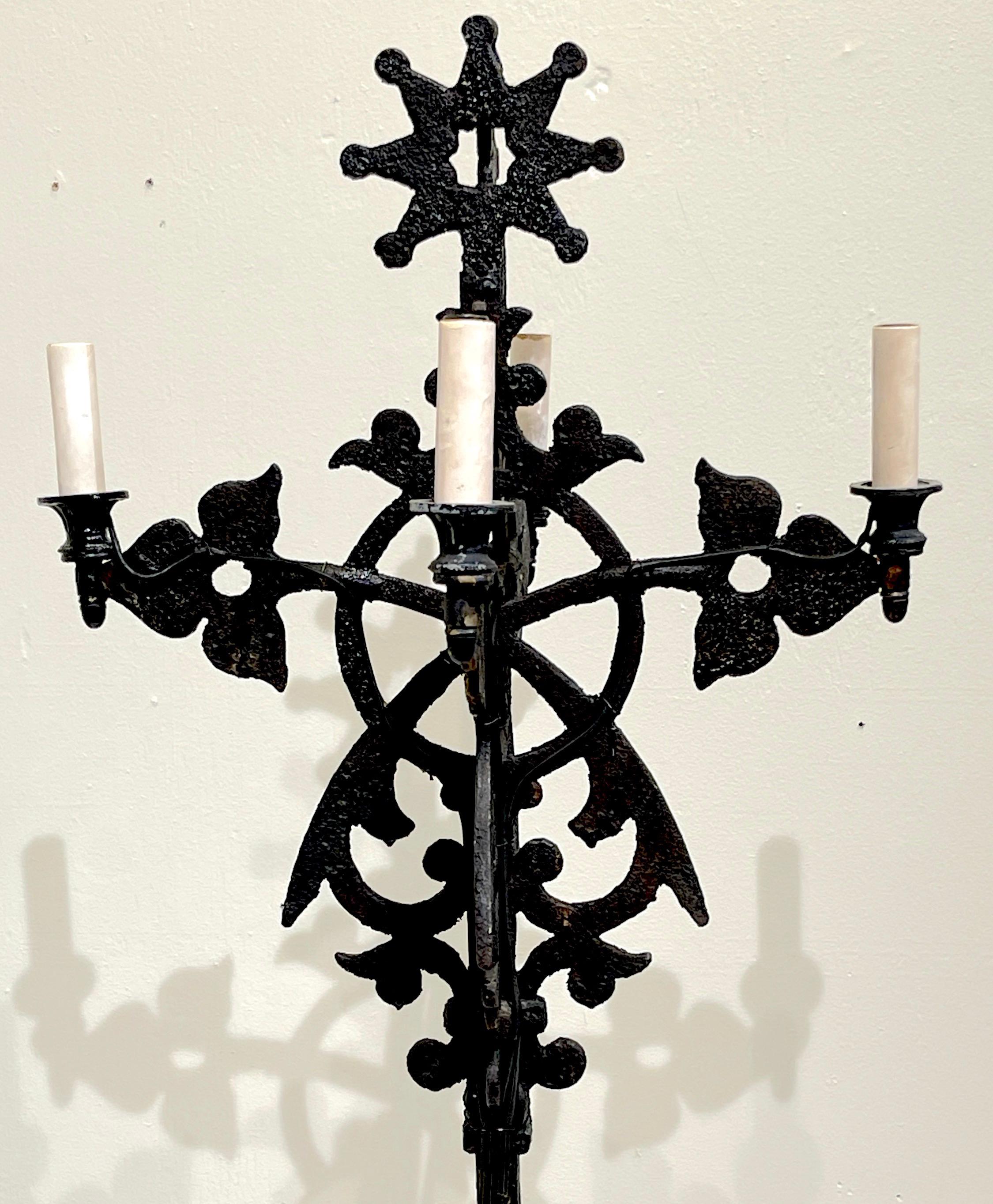 Spanish Colonial Wrought Iron Sunburst Motif Four-Light Candelabra, Electrified In Good Condition In West Palm Beach, FL