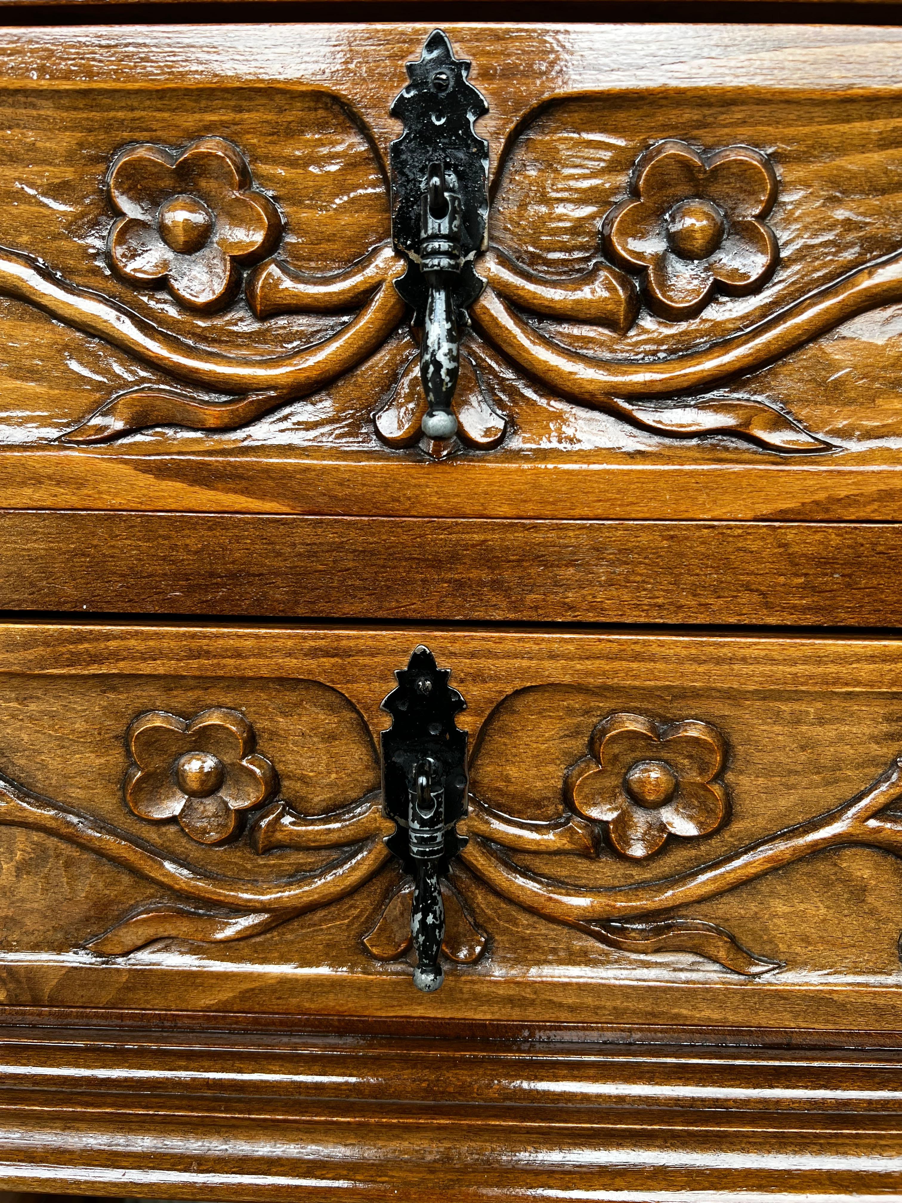 Spanish Console Chest Table with Four Carved Drawers and Original Hardware For Sale 6