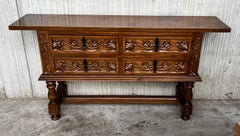 Tavolo consolle spagnolo con quattro cassetti intagliati e ferramenta originale