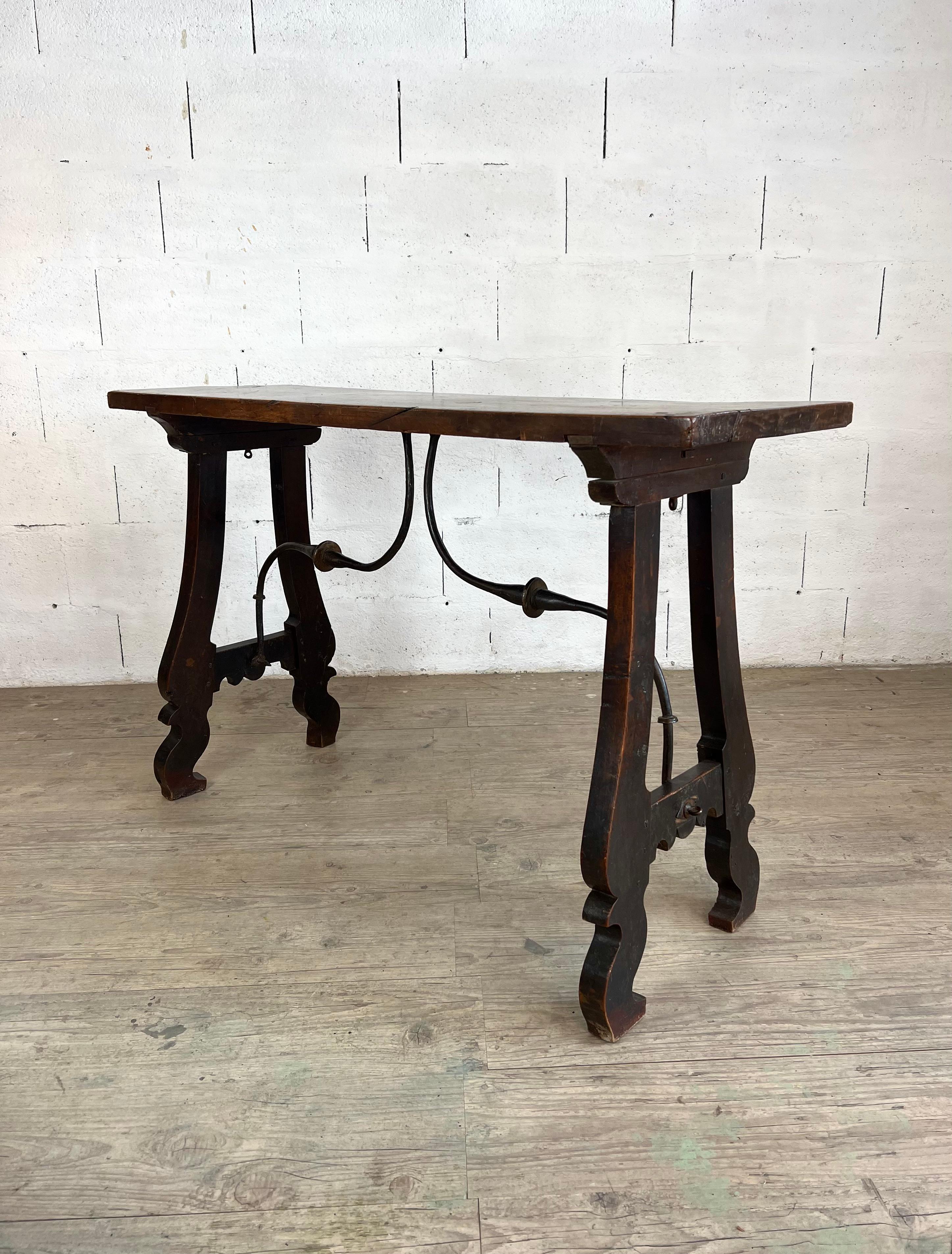 17th Century Spanish console in massive walnut waxed and iron legs late XVIIth For Sale