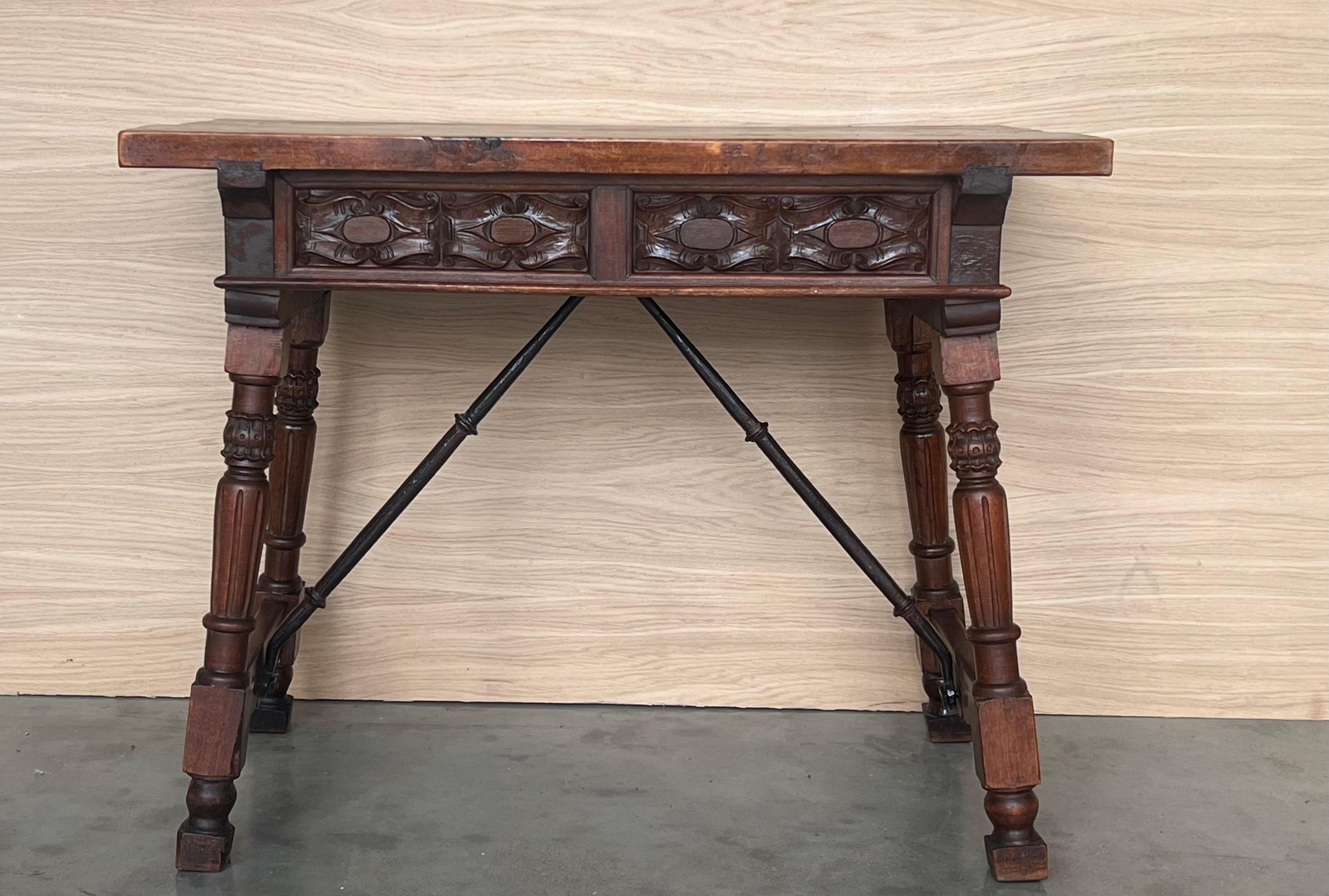 Spanish console table from the 19th century. The rectangular top has two carved sides, the end legs are beautifully carved.
It can be used as a desk, side table, dresser or console.
