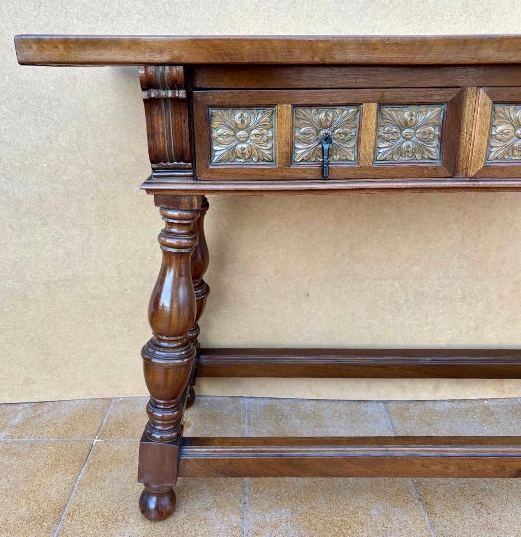 Hand-Carved Spanish Console Table From The Early 20th Century With 2 Drawers And Turned Legs For Sale