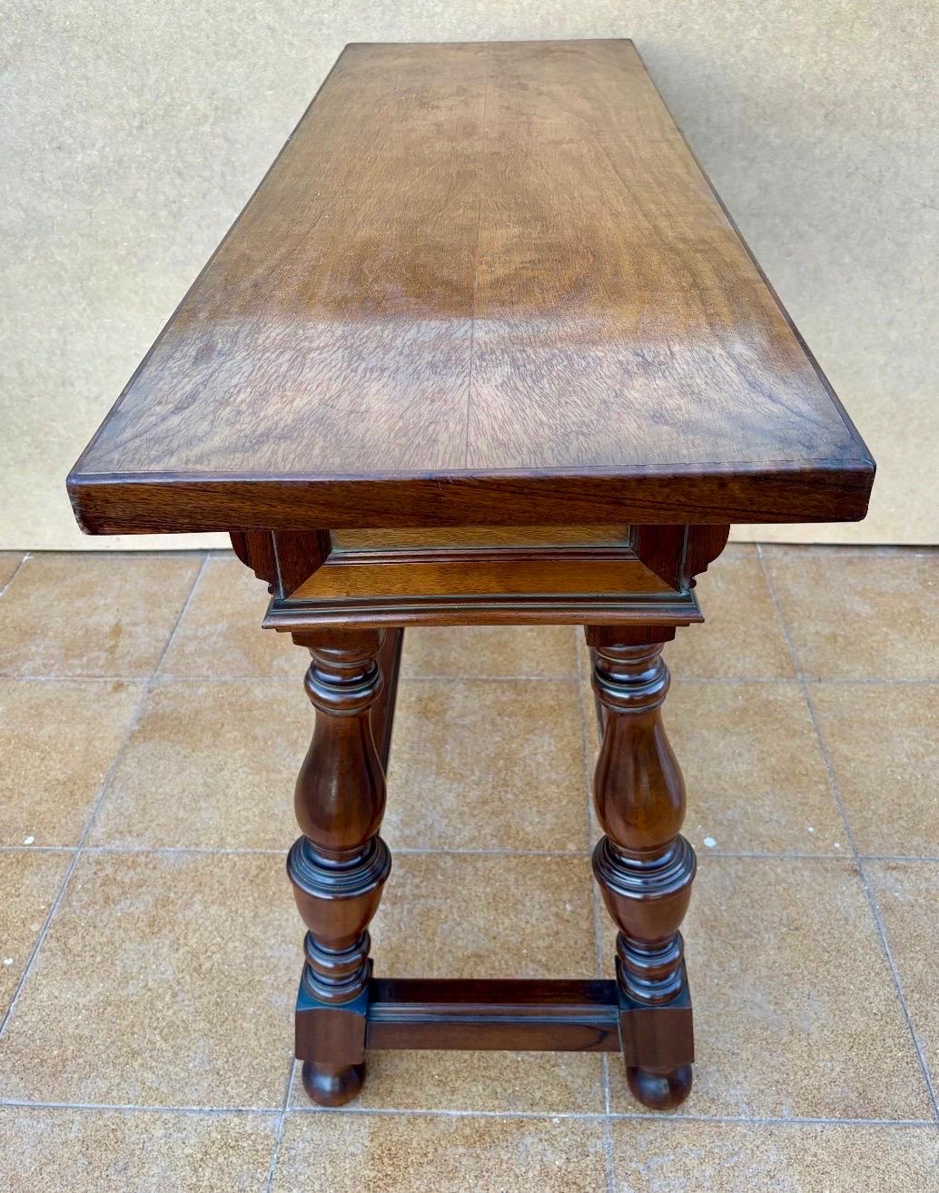 Spanish Console Table From The Early 20th Century With 2 Drawers And Turned Legs In Good Condition For Sale In BÉTERA, ES