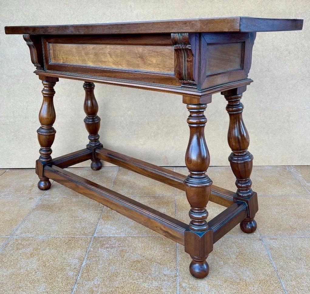 Mid-20th Century Spanish Console Table From The Early 20th Century With 2 Drawers And Turned Legs For Sale