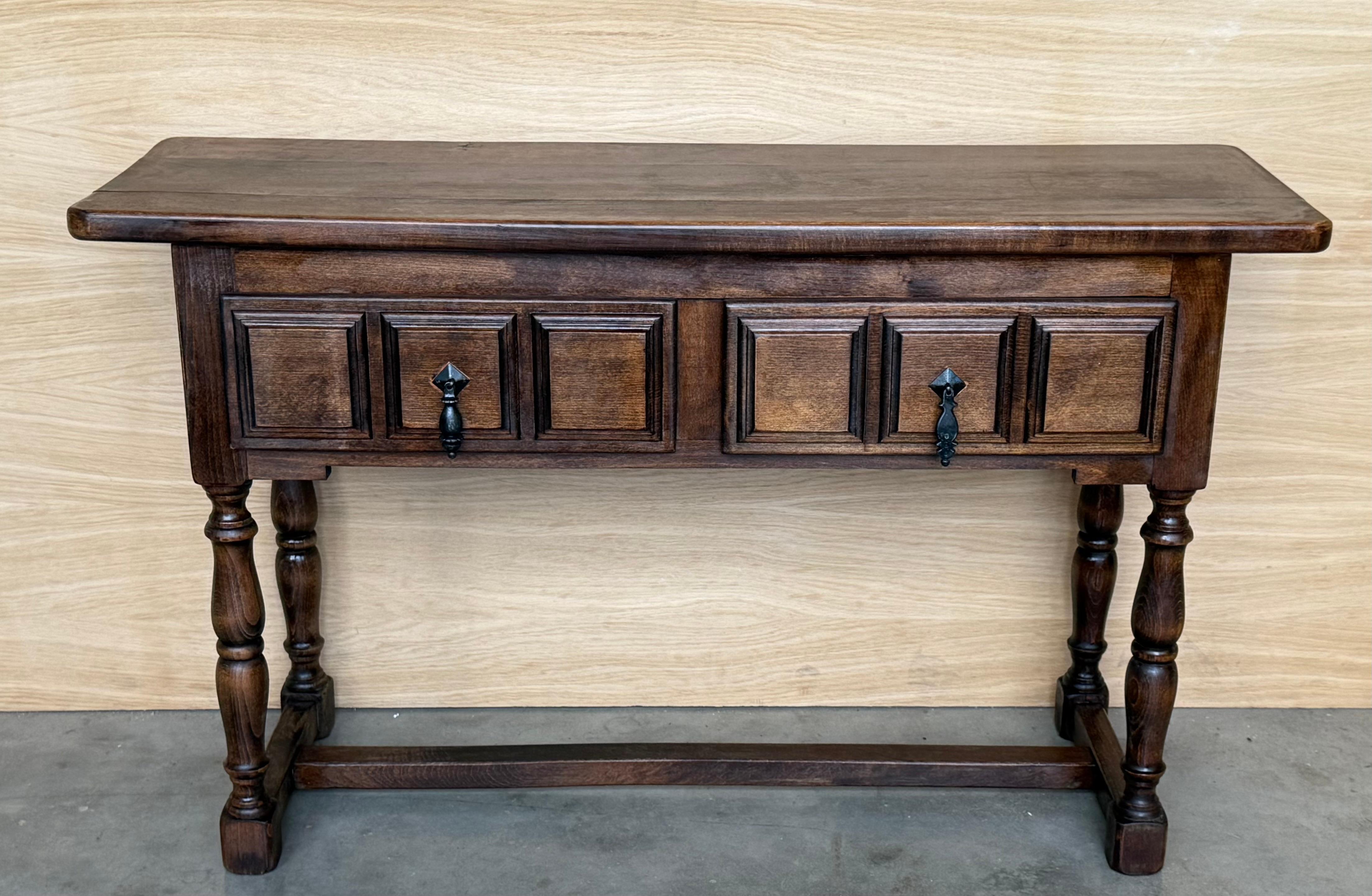 Barocco Tavolo da console spagnolo con due cassetti intagliati, anni '1900 in vendita