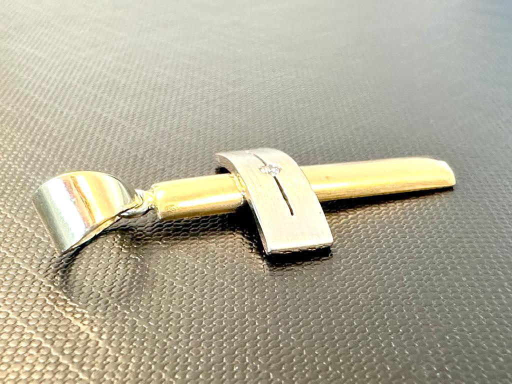 Spanish Contemporary Cross in Yellow Gold and White Gold with Diamond In Good Condition For Sale In Esch-Sur-Alzette, LU