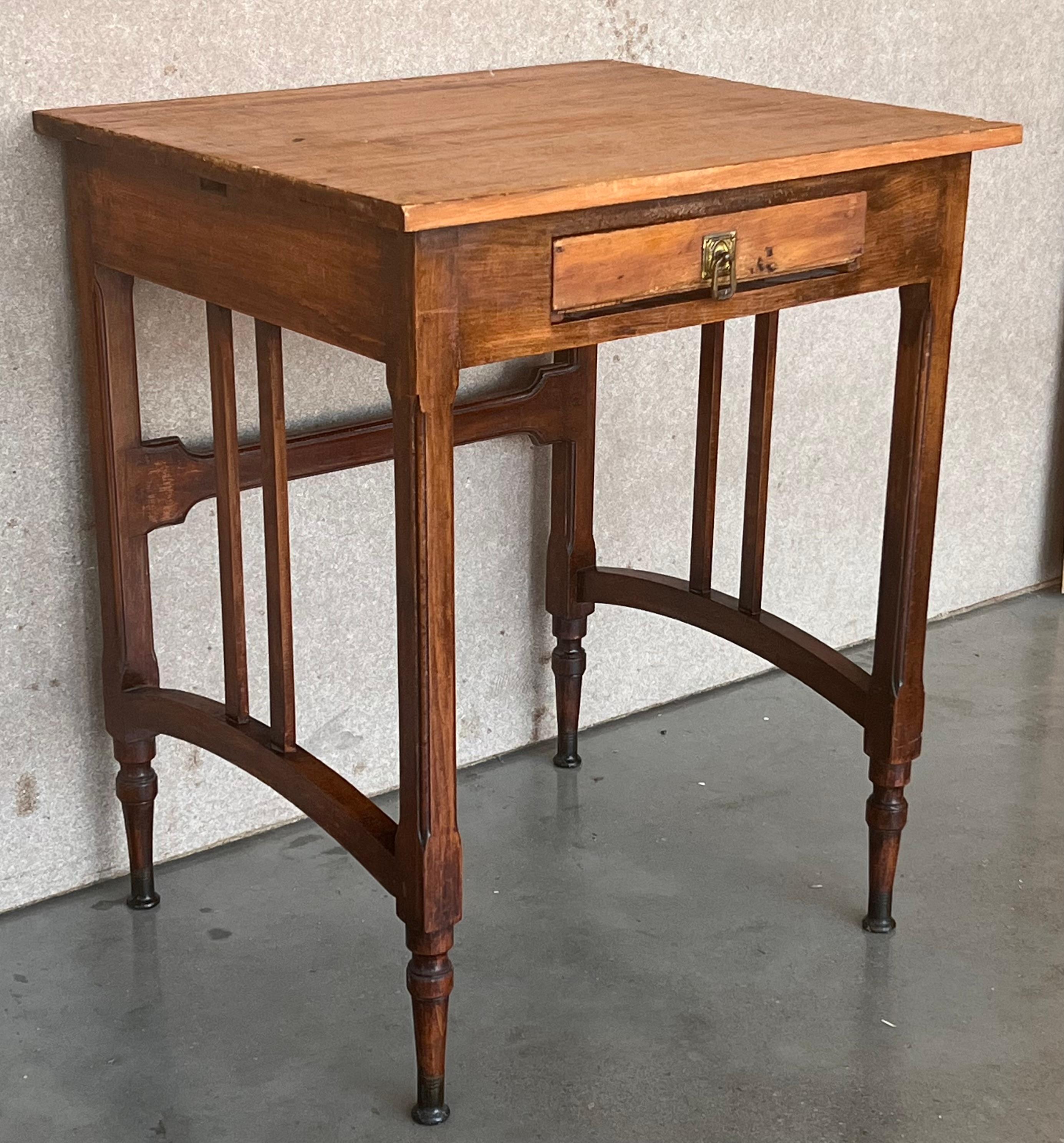 Spanish Country Pine Side Table with Drawer In Good Condition For Sale In Miami, FL