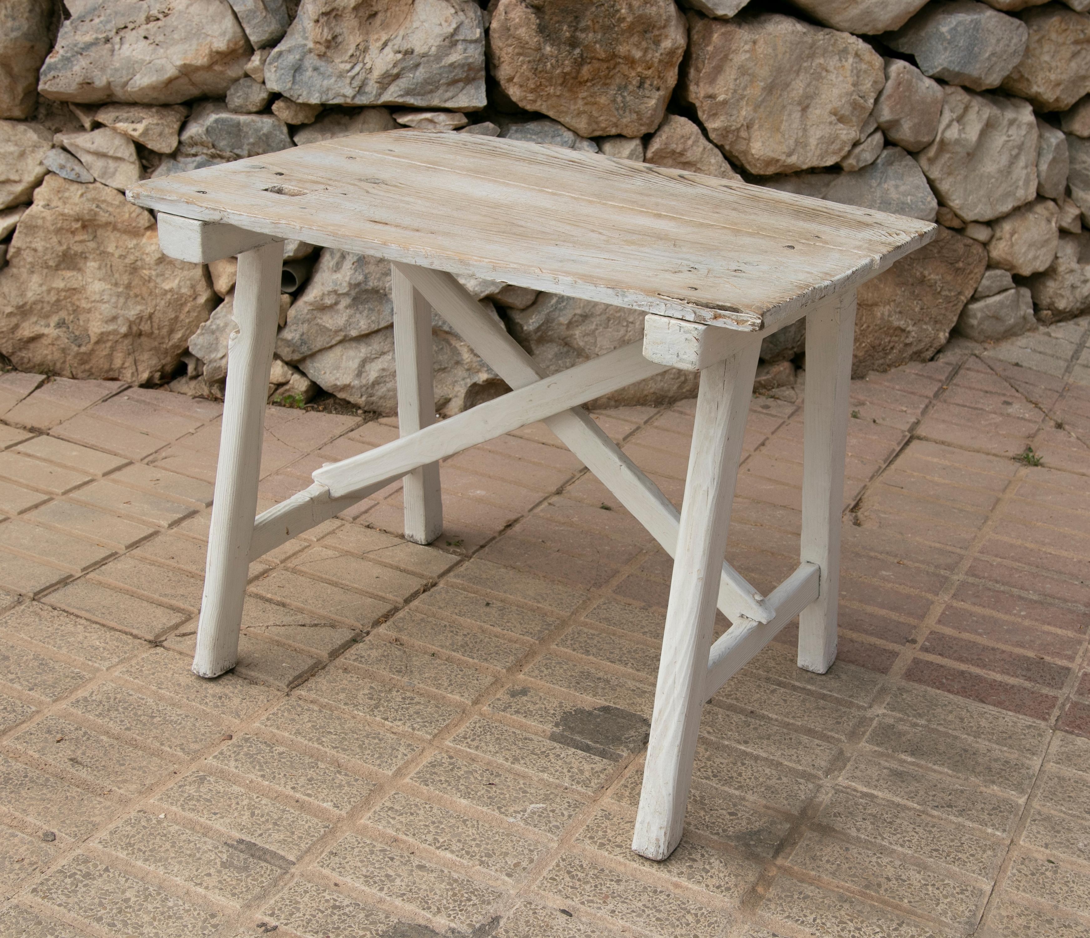 Spanish Country Side Table Made of White Painted Wood In Good Condition For Sale In Marbella, ES