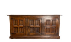 Credenza spagnola Credenza massiccia in Oak e ferro battuto Buffet a tre ante, 1960 ca.