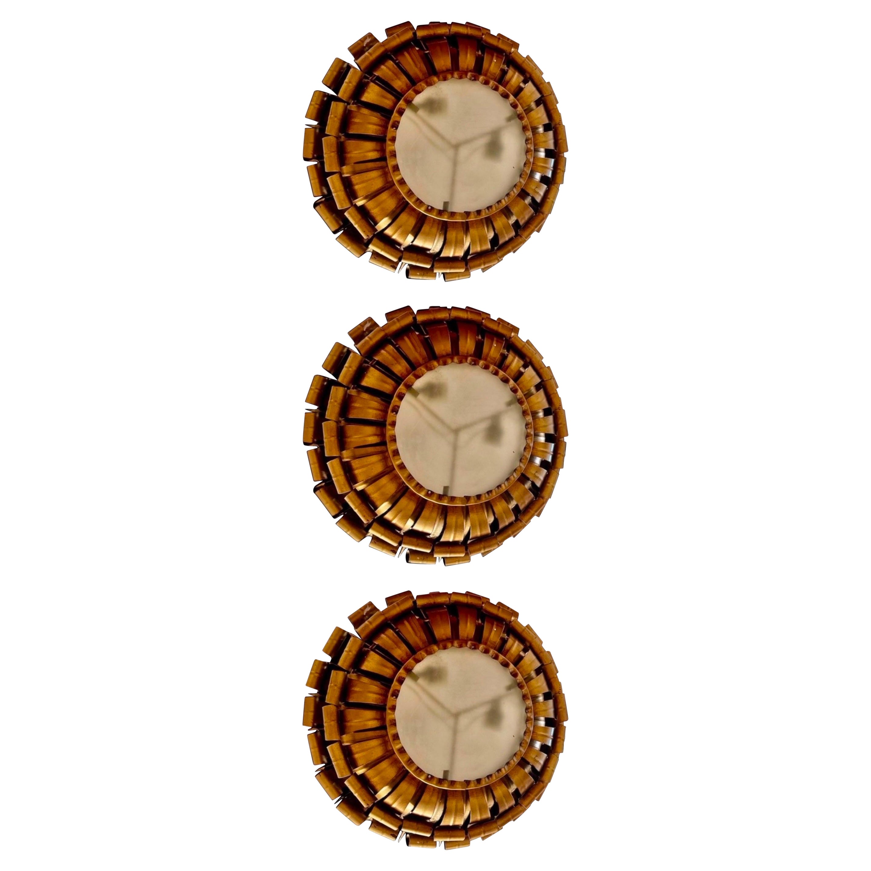 Spanische Krone Sunburst 3 Einheiten.ixture XL Vergoldet Metall Frost Glas , um 1950 im Angebot