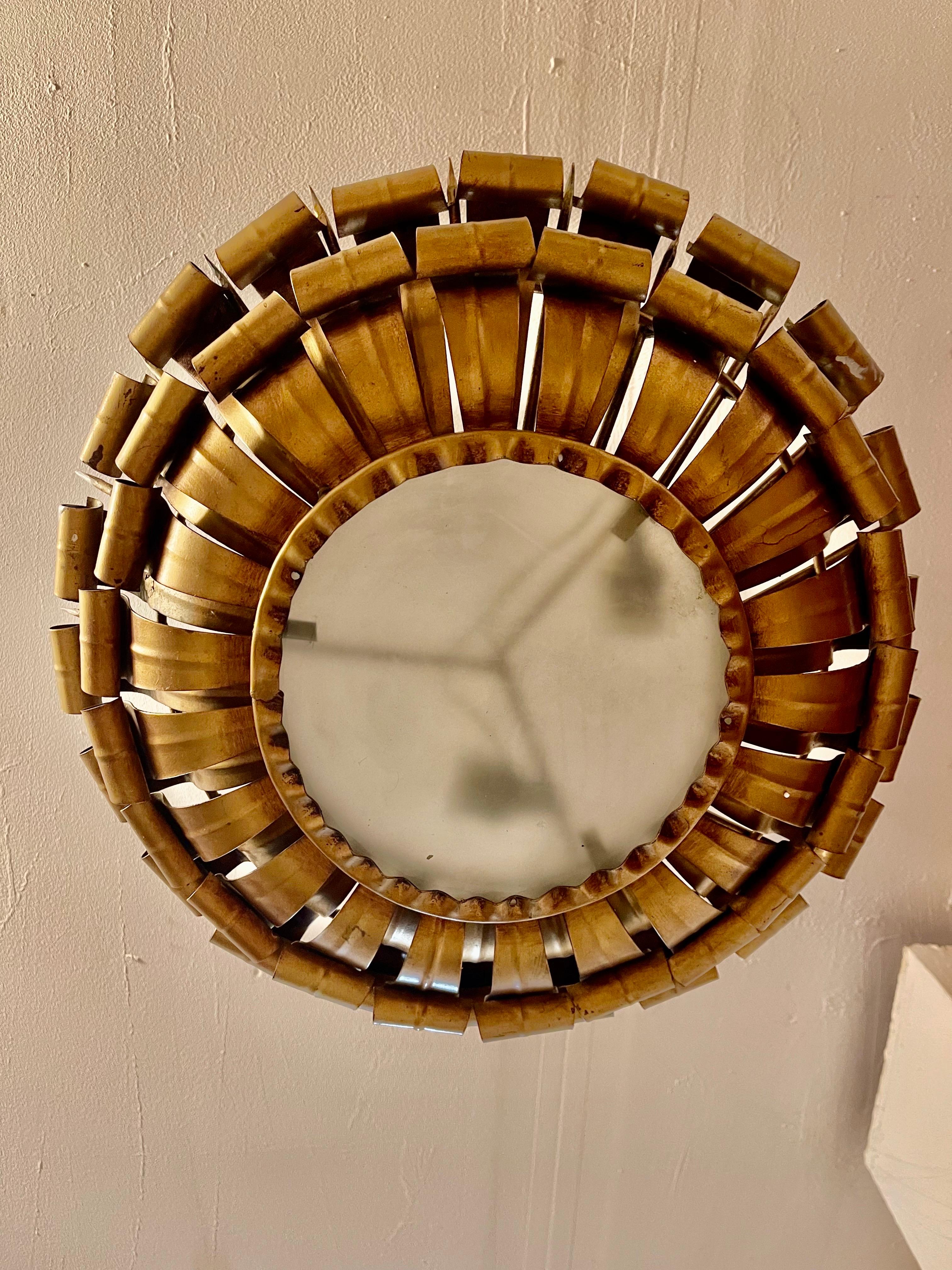 Dépoli Luminaire à couronne espagnole XL en métal doré et verre dépoli , circa 1950 en vente