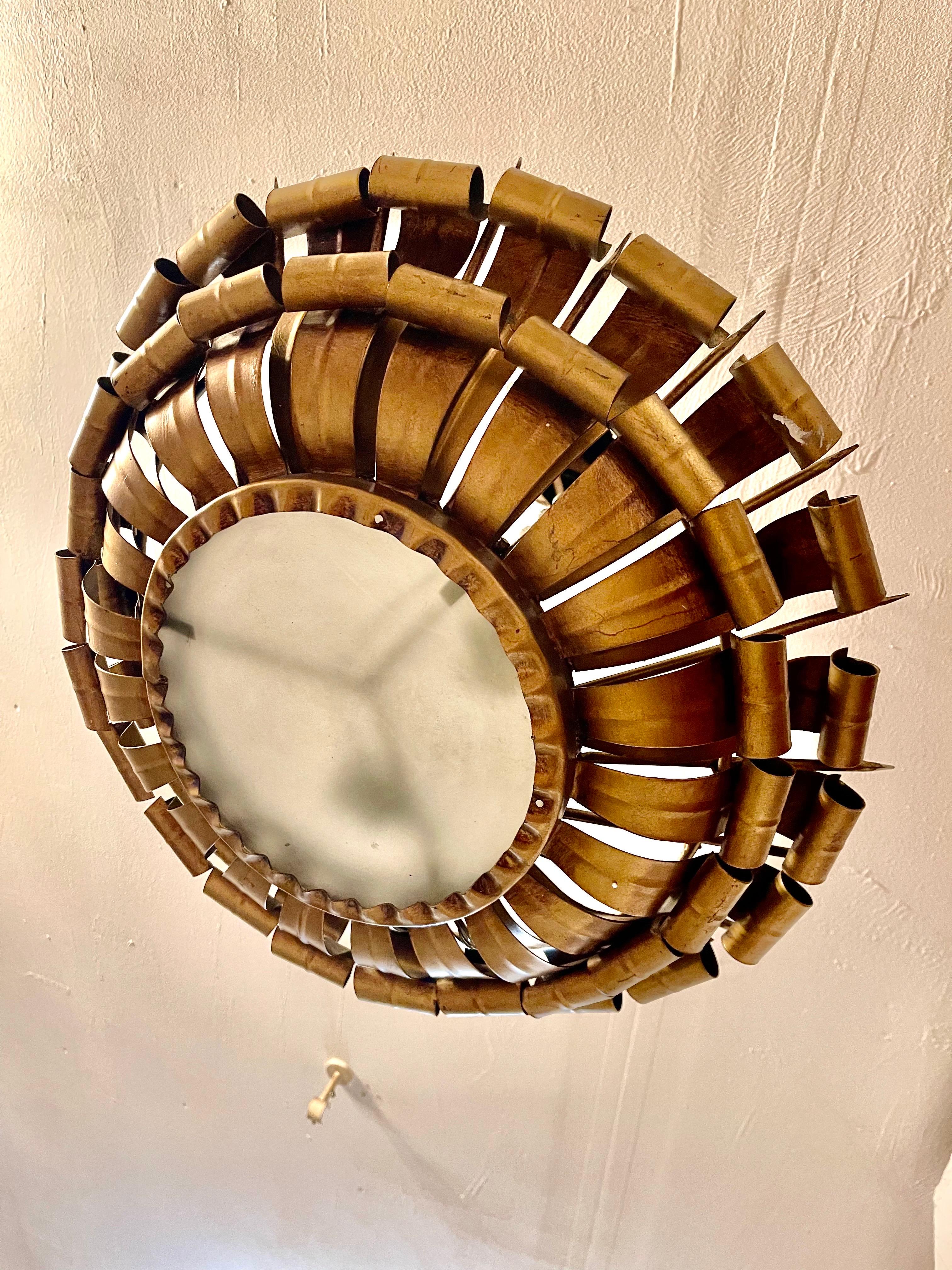 Métal Luminaire à couronne espagnole XL en métal doré et verre dépoli , circa 1950 en vente