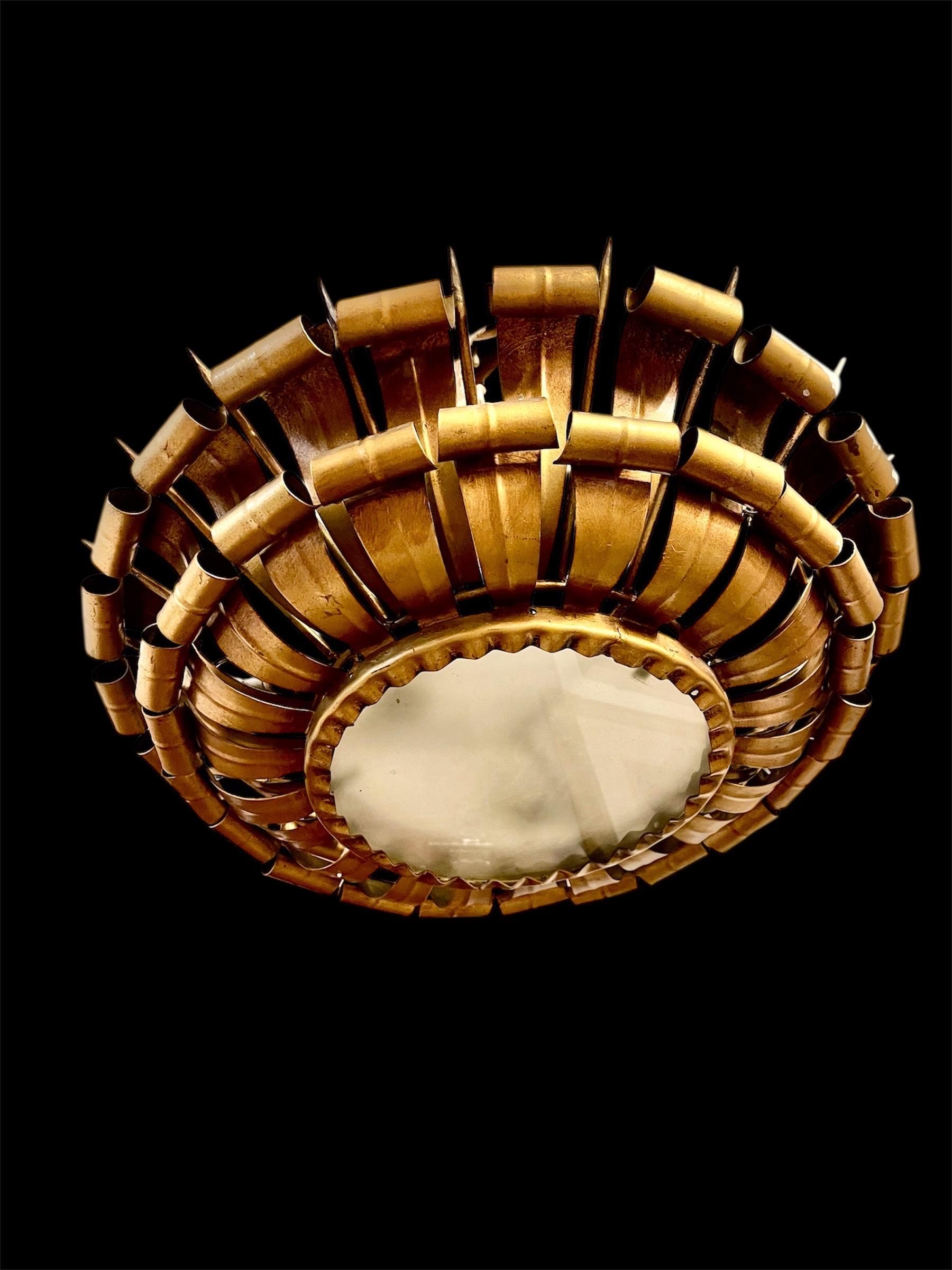 Lámpara española Crown Sunburst XXL en metal dorado y cristal esmerilado , circa 1950 Moderno de mediados de siglo en venta