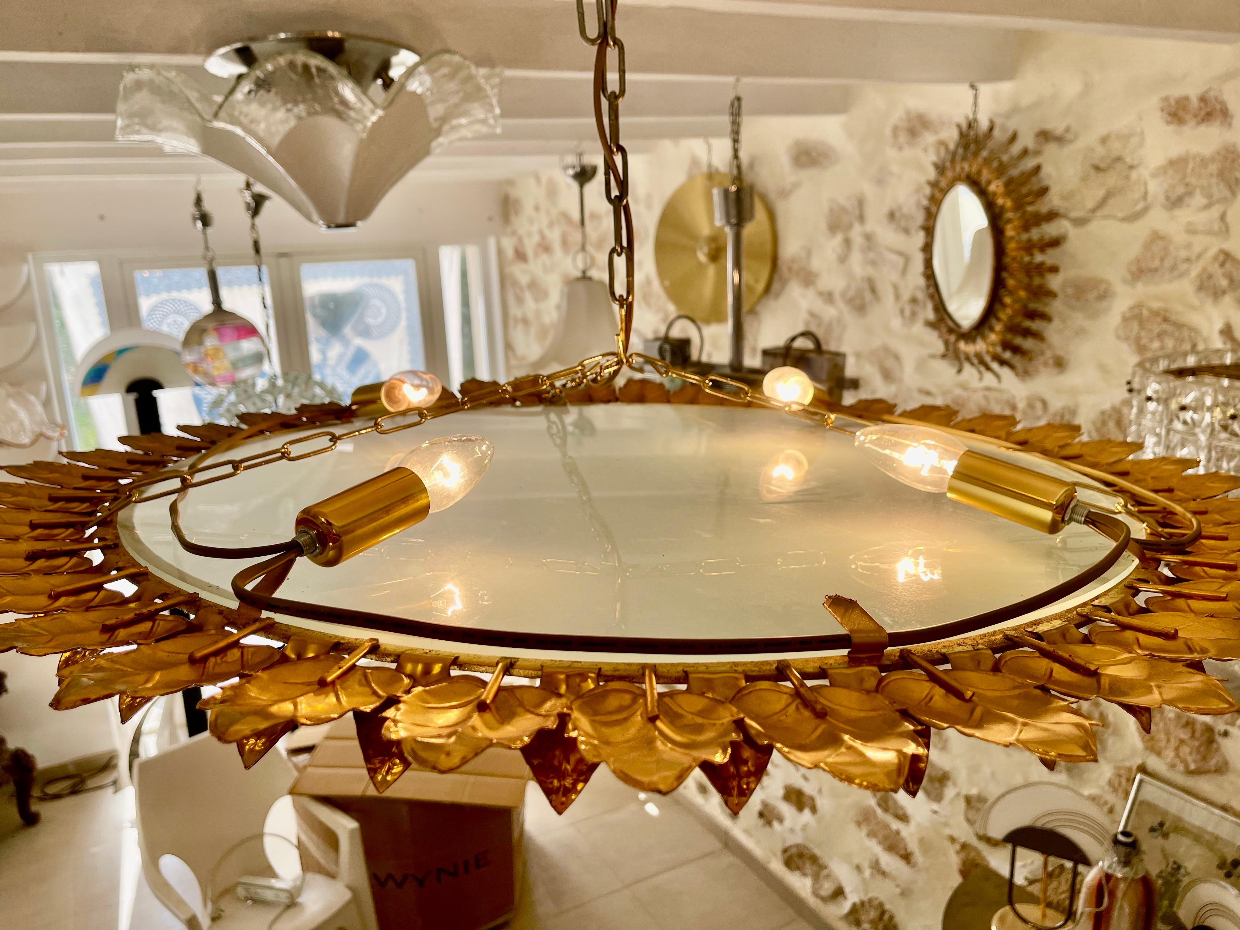 Lámpara española Crown Sunburst XXL en metal dorado y cristal esmerilado , circa 1970s en venta 1