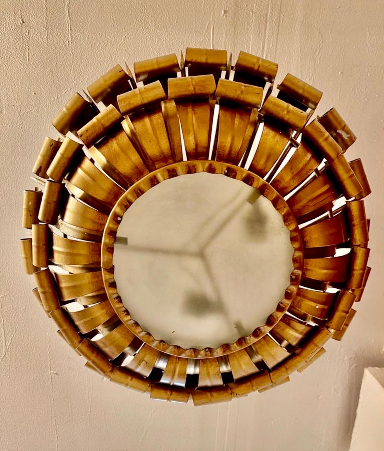 Martelé Luminaire PAIR en métal doré et verre dépoli , circa 1950 en vente