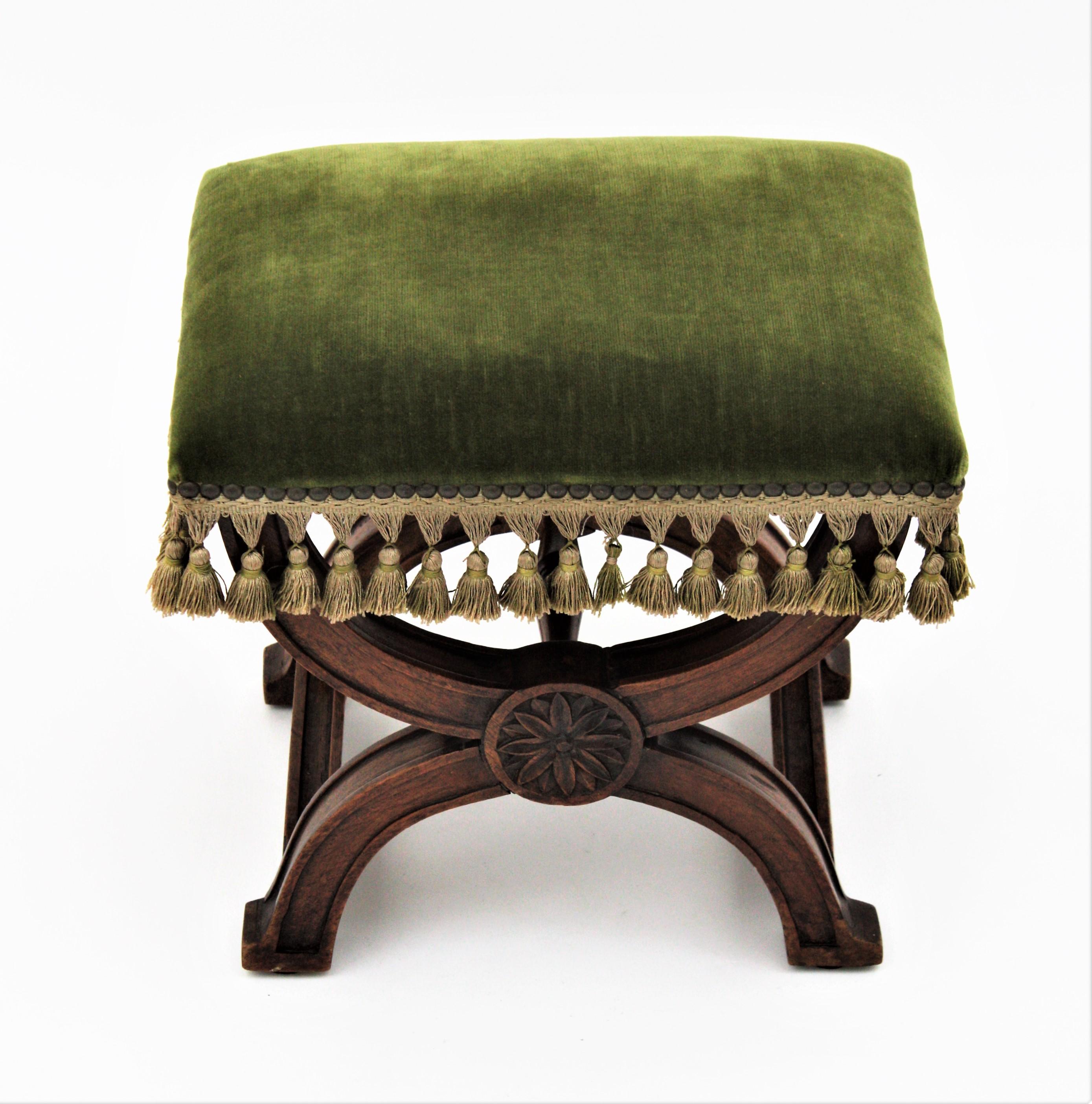 Spanish Curule Stool in Wanut and Green Velvet Upholstery For Sale 2
