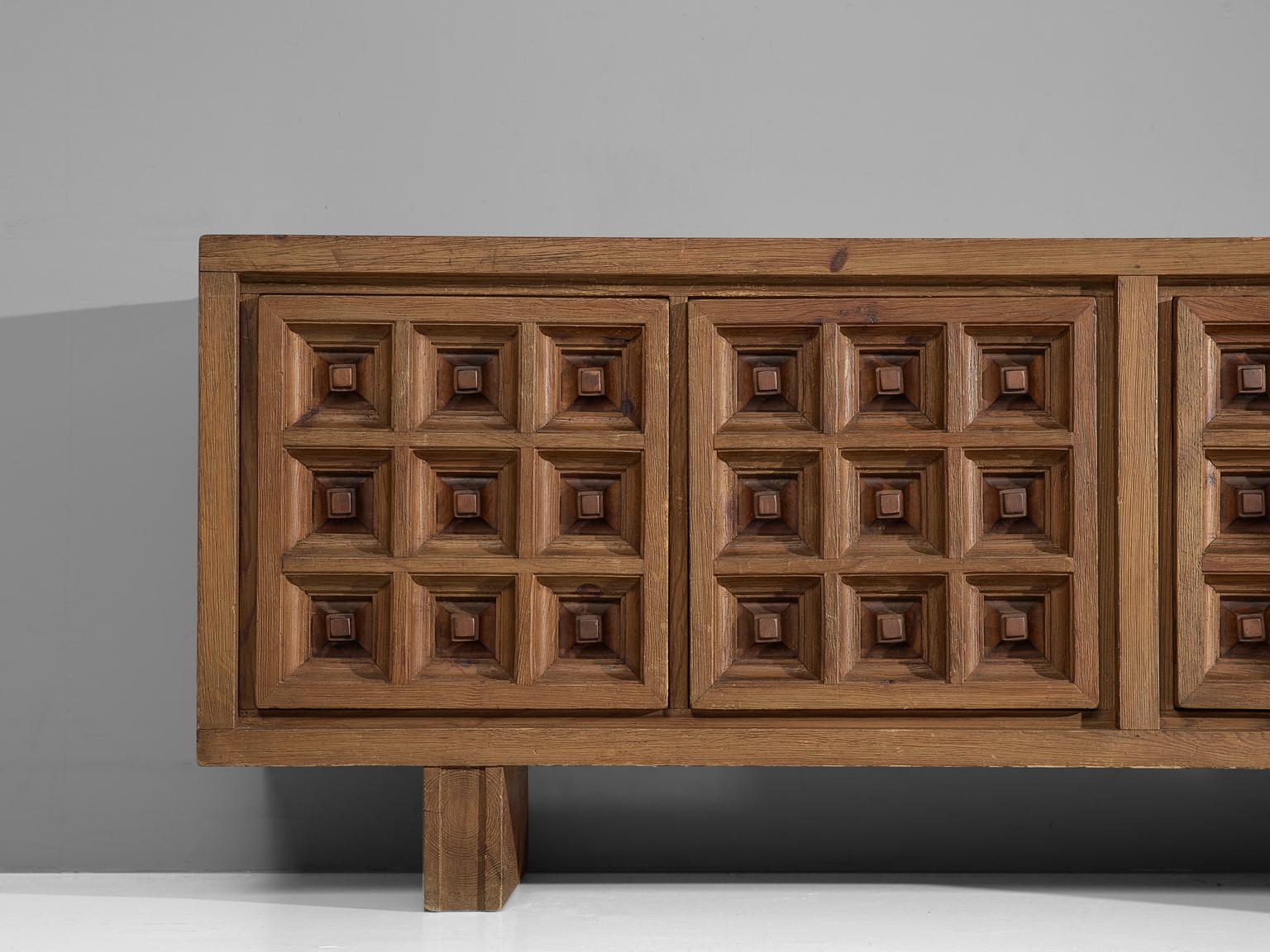 Spanish Sideboard in Stained Pine Manufactured by Biosca In Good Condition In Waalwijk, NL