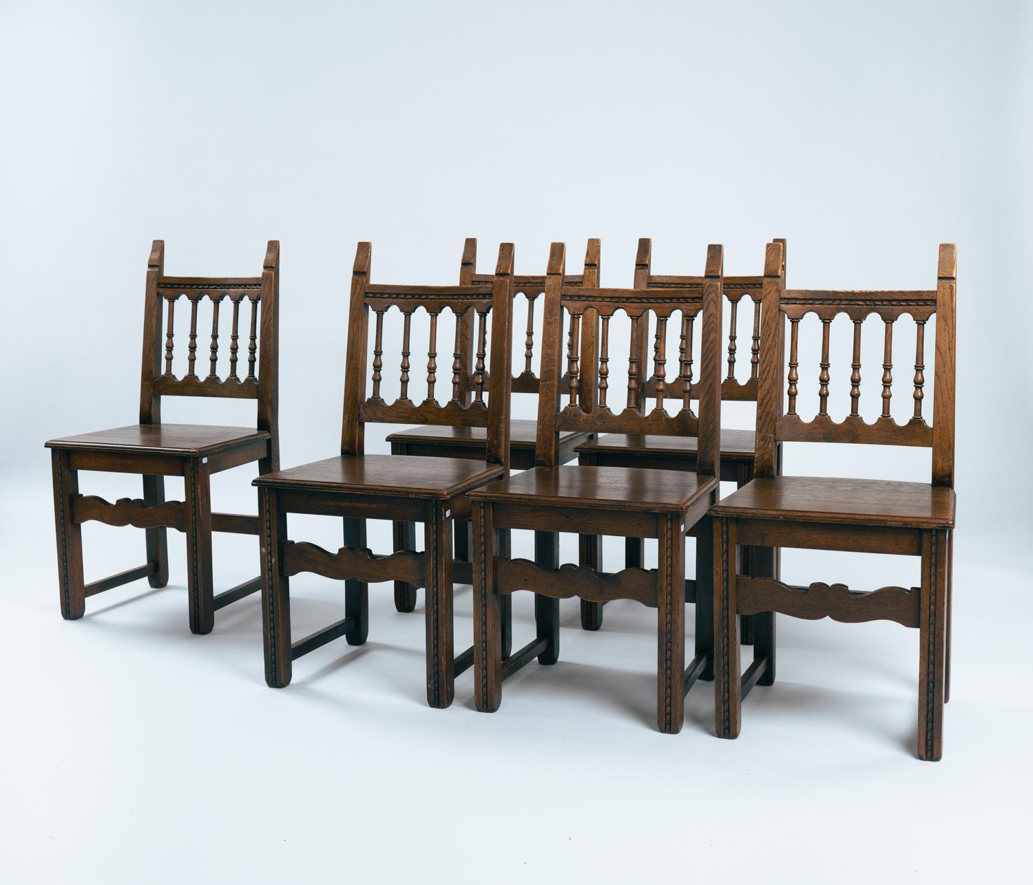 Fine XX secolo Spanish carved walnut wooden dining chairs, 1970s in vendita