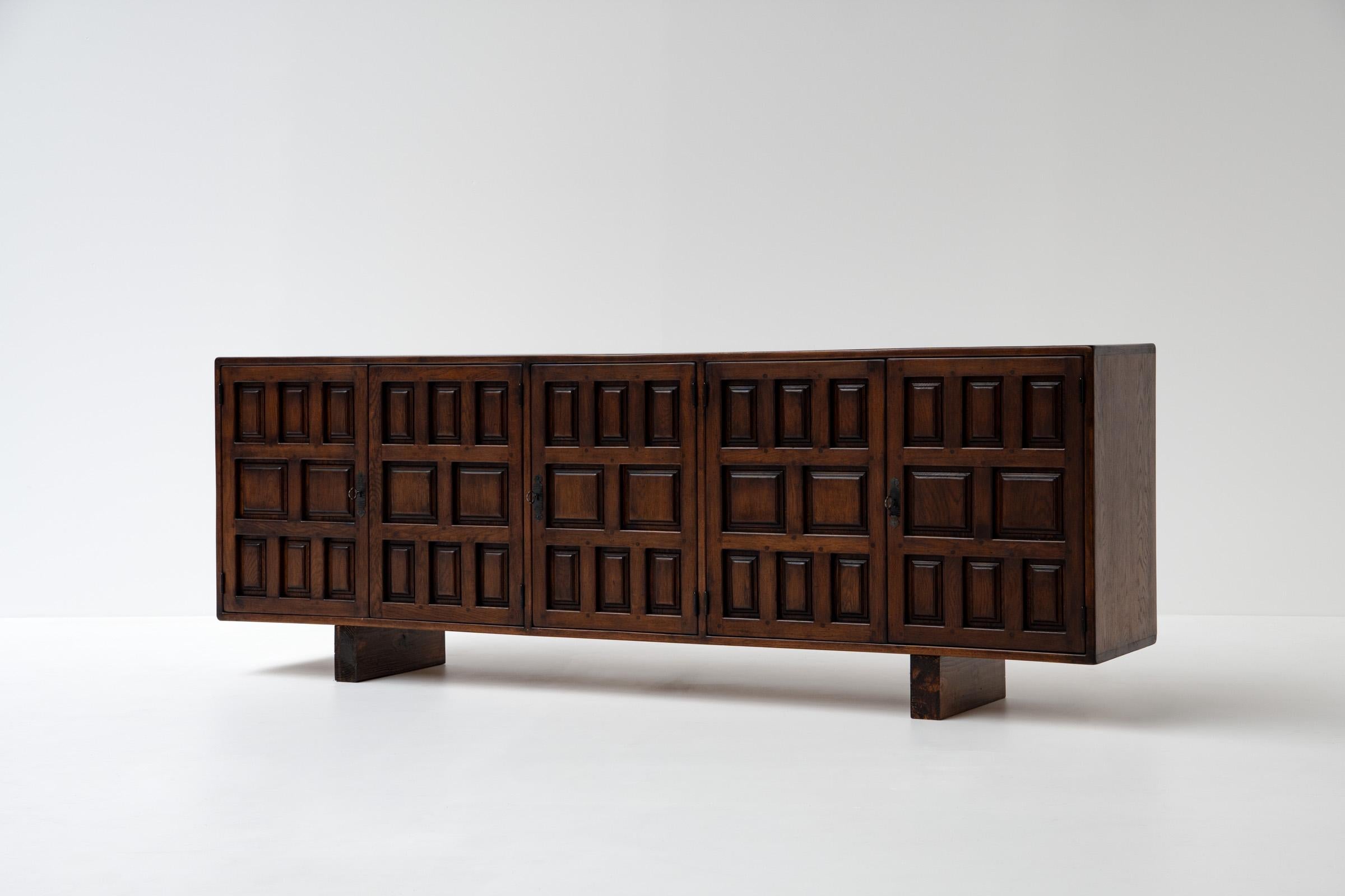 Spanish Dark Oak Sideboard, 1960s In Good Condition For Sale In Antwerp, BE