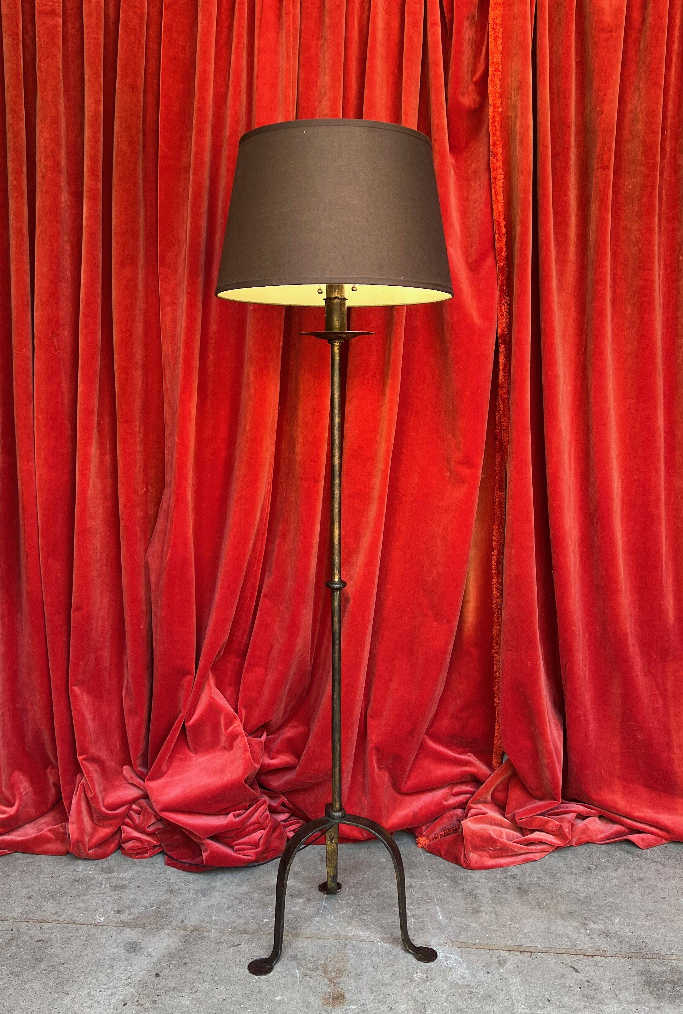 This amazing Spanish dark patinated iron floor lamp is a stunning example of mid-century design, hailing from the 1950s. This elegant wrought iron floor lamp showcases a rich deep bronze patina, exuding a sense of sophistication and timeless charm.