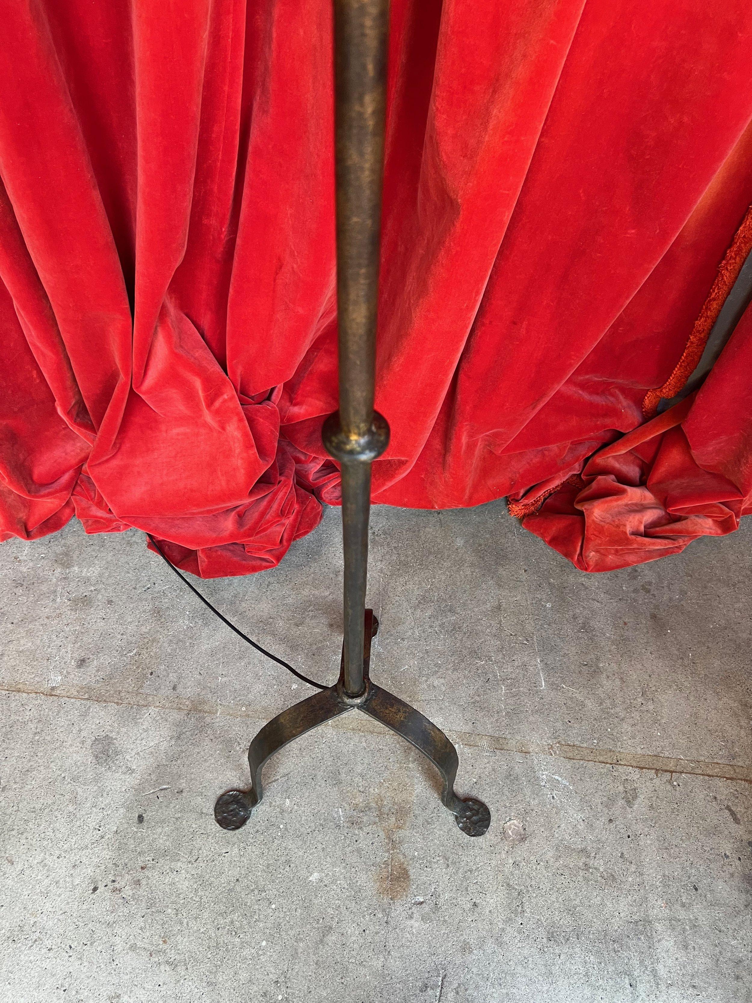 Spanish Dark Patinated Iron Floor Lamp In Good Condition For Sale In Buchanan, NY