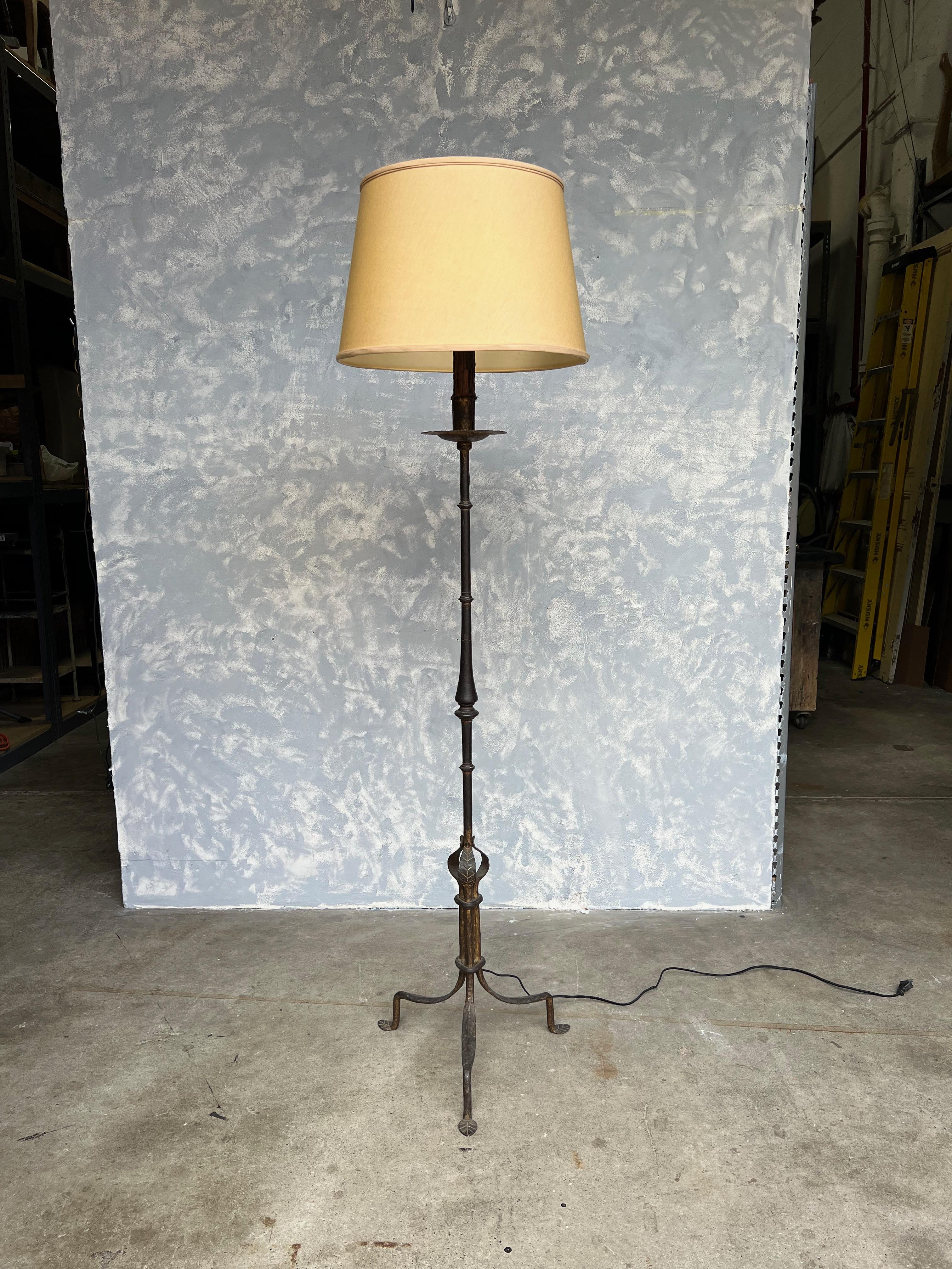  Spanish Dark Patinated Wrought Iron Floor Lamp  For Sale 4