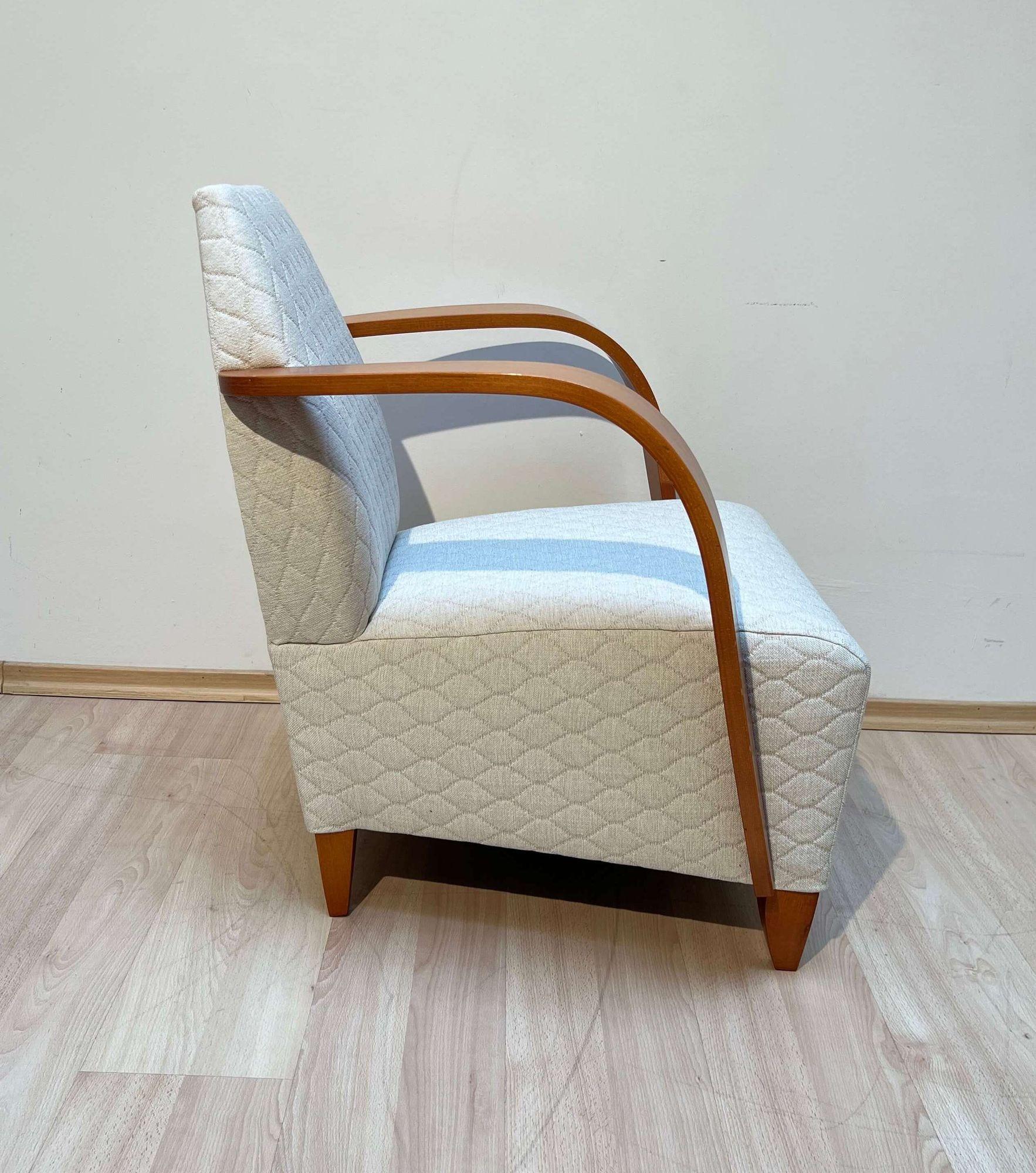 Design Arm Chair, Beech Wood, Cream-white Quilt Fabric, Spain, 1990s In Good Condition For Sale In Regensburg, DE