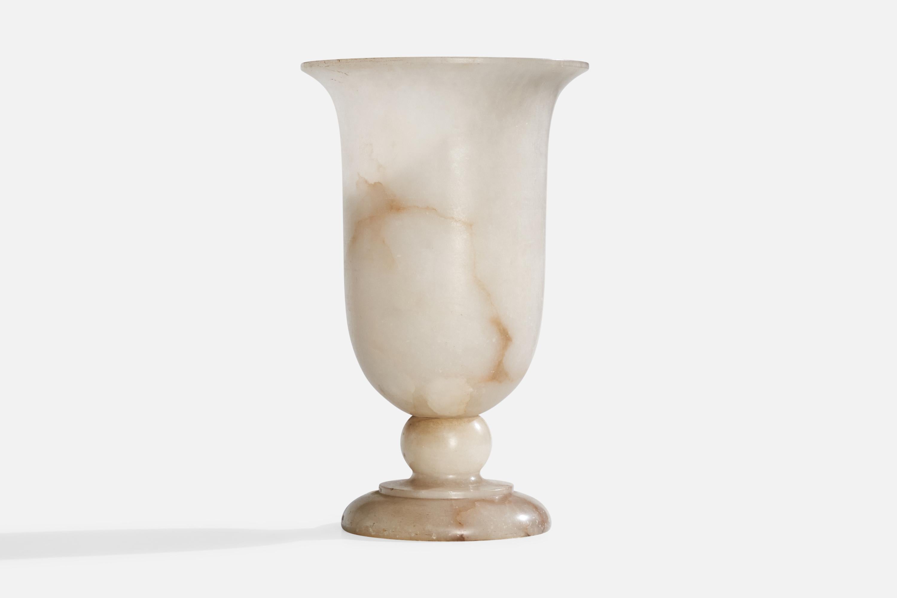 Lampe de table en albâtre conçue et produite en Espagne, c. 1940.

Dimensions (pouces) : 15.75