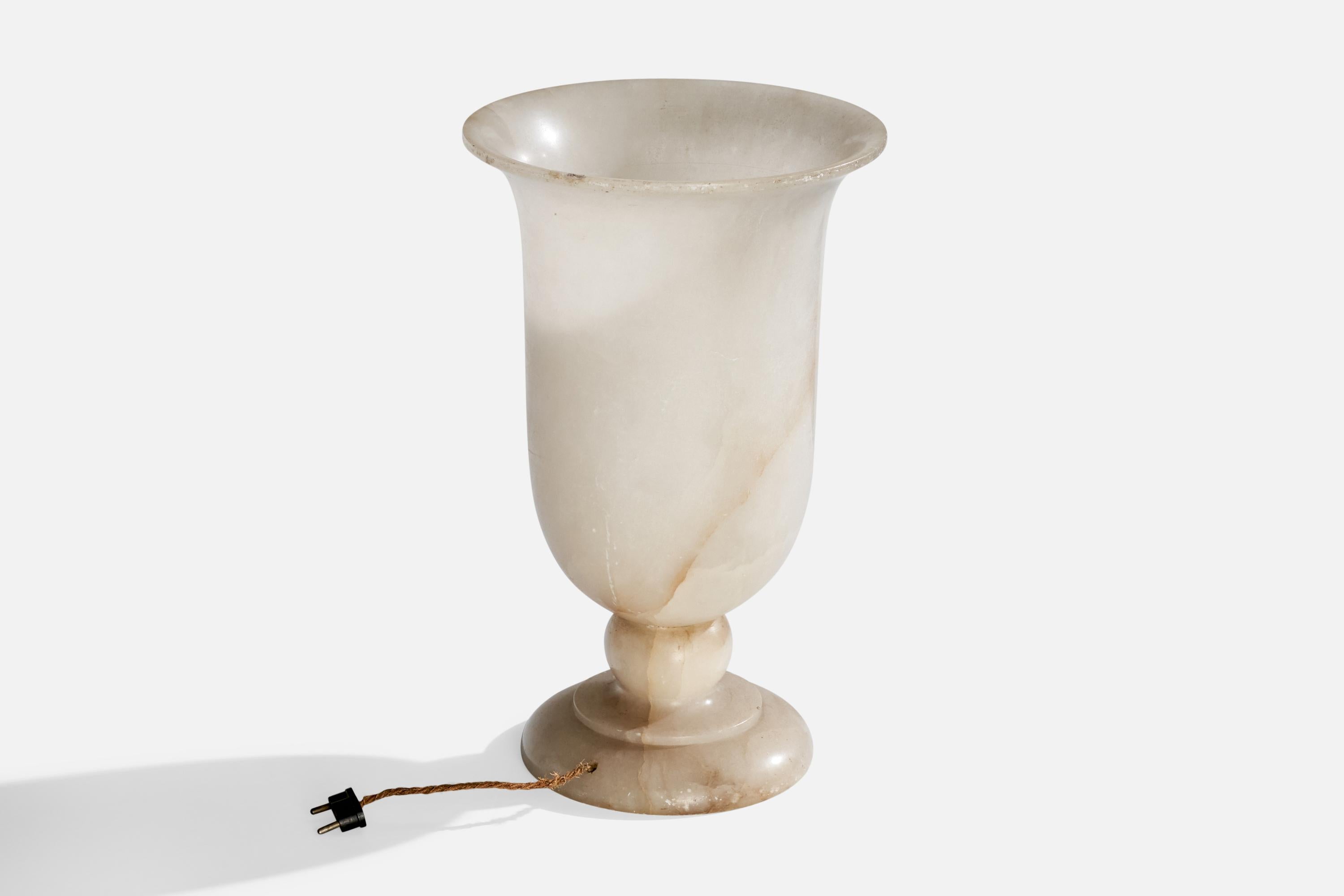Designer espagnol, lampe de table, albâtre, Espagne, années 1940 Bon état - En vente à High Point, NC