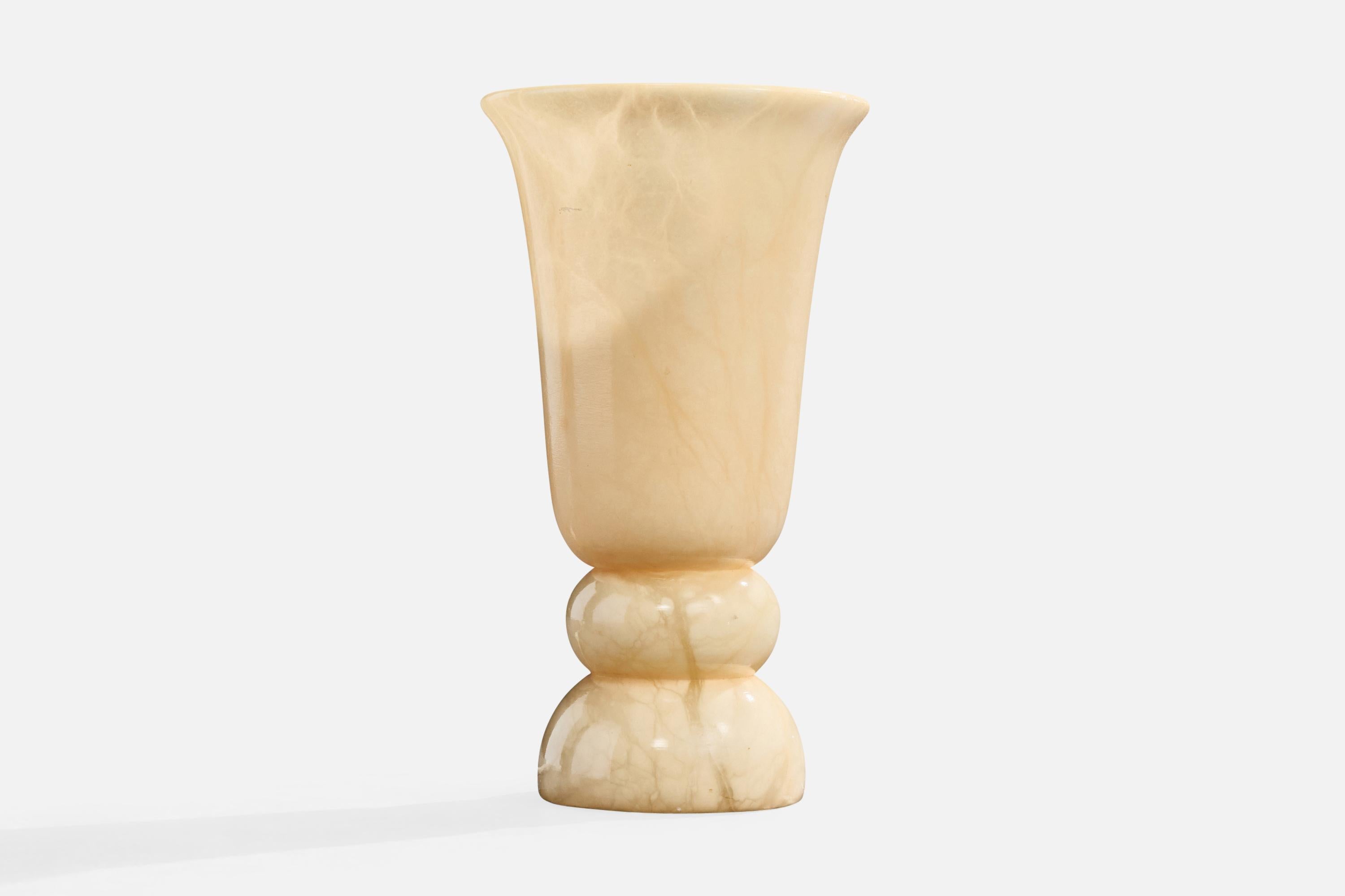 Beigefarbene Alabaster-Tischlampe, wahrscheinlich in Spanien entworfen und hergestellt, ca. 1970er Jahre

Abmessungen der Lampe (Zoll): 12,75 