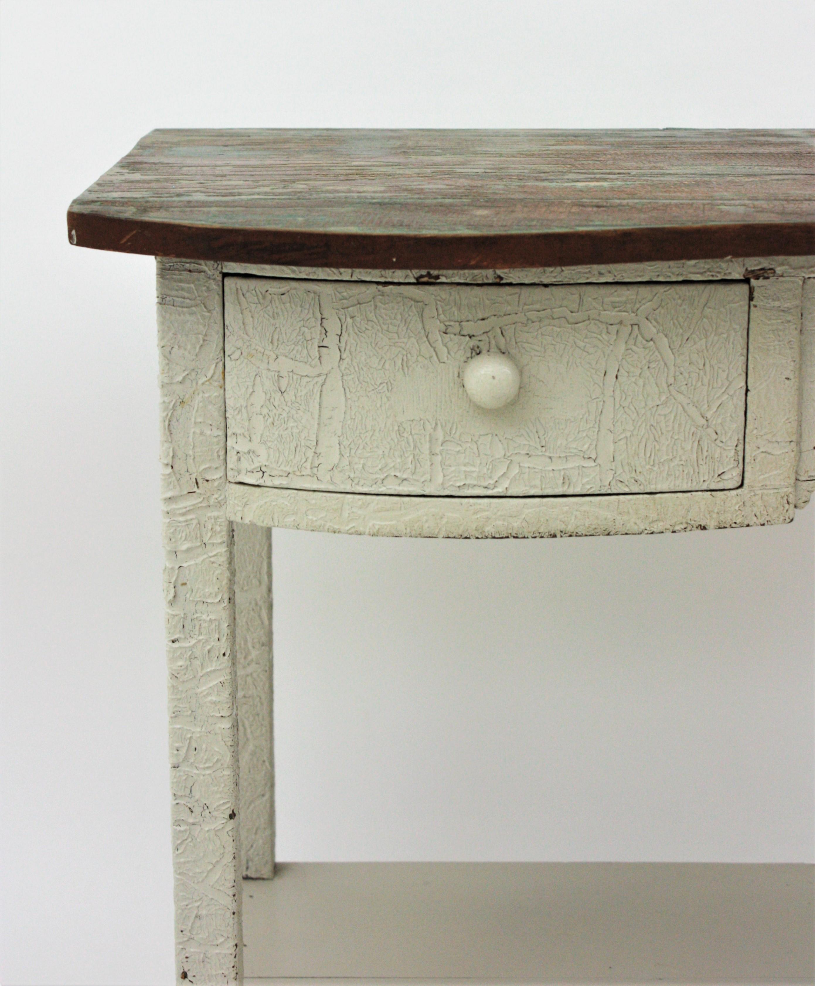 Spanish Double Drawer Rustic Table in Off-White Patina In Good Condition For Sale In Barcelona, ES