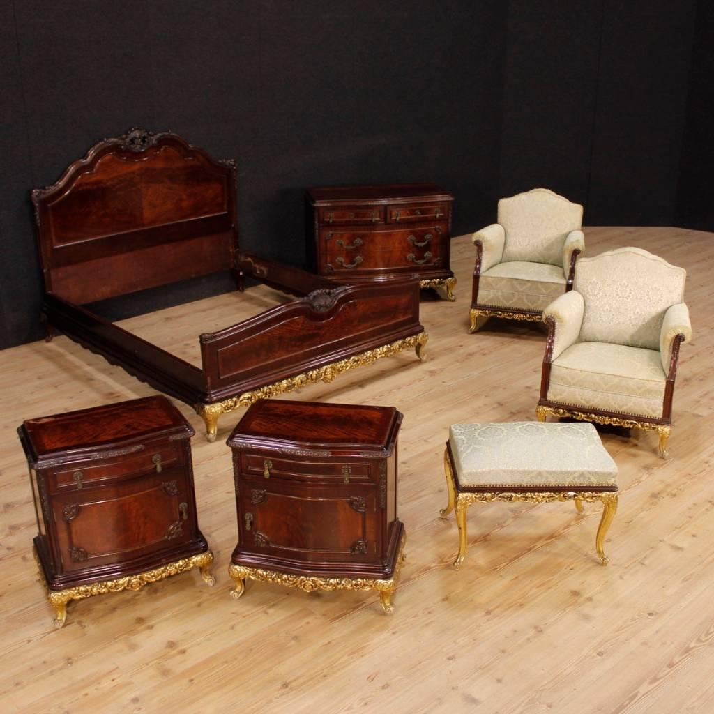 Spanish dresser from 20th century. Furniture carved in mahogany wood with high quality golden base. Commode with two small and two larger drawers, of good capacity and service. Chest of drawers that is part of a bedroom set complete with two bedside