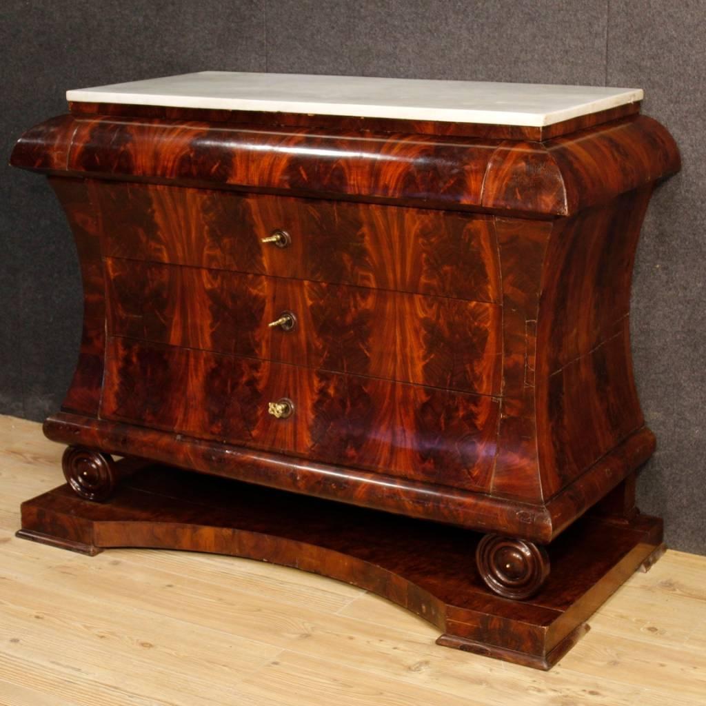 Spanish dresser from the second half of the 19th century. Furniture carved in mahogany wood of great quality. Original marble top in excellent condition. Four drawer dresser with three working keys. Chest of drawers with a particular construction,