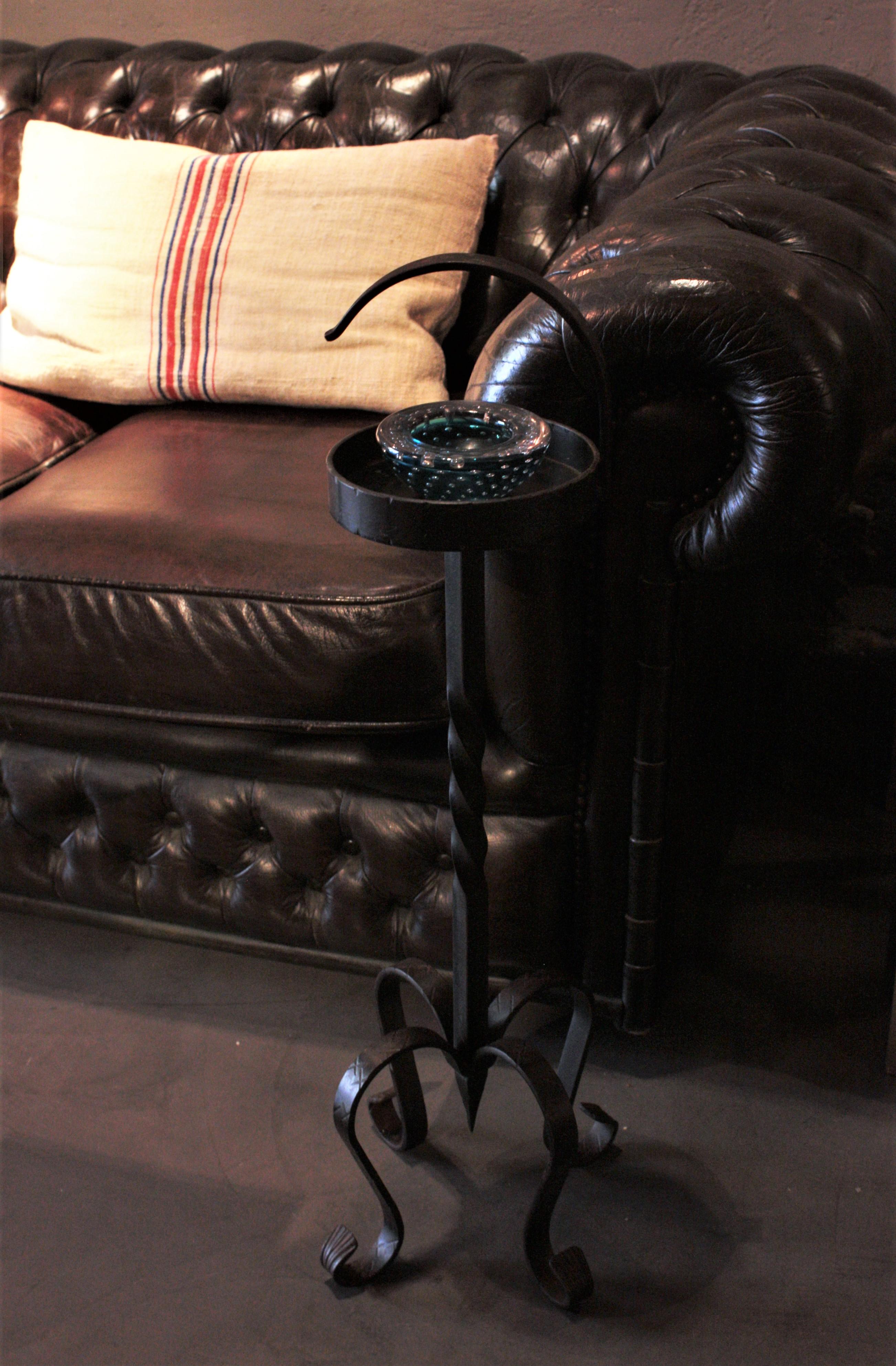Spanish Drinks Table or Side Table with Handle , Wrought Iron For Sale 11