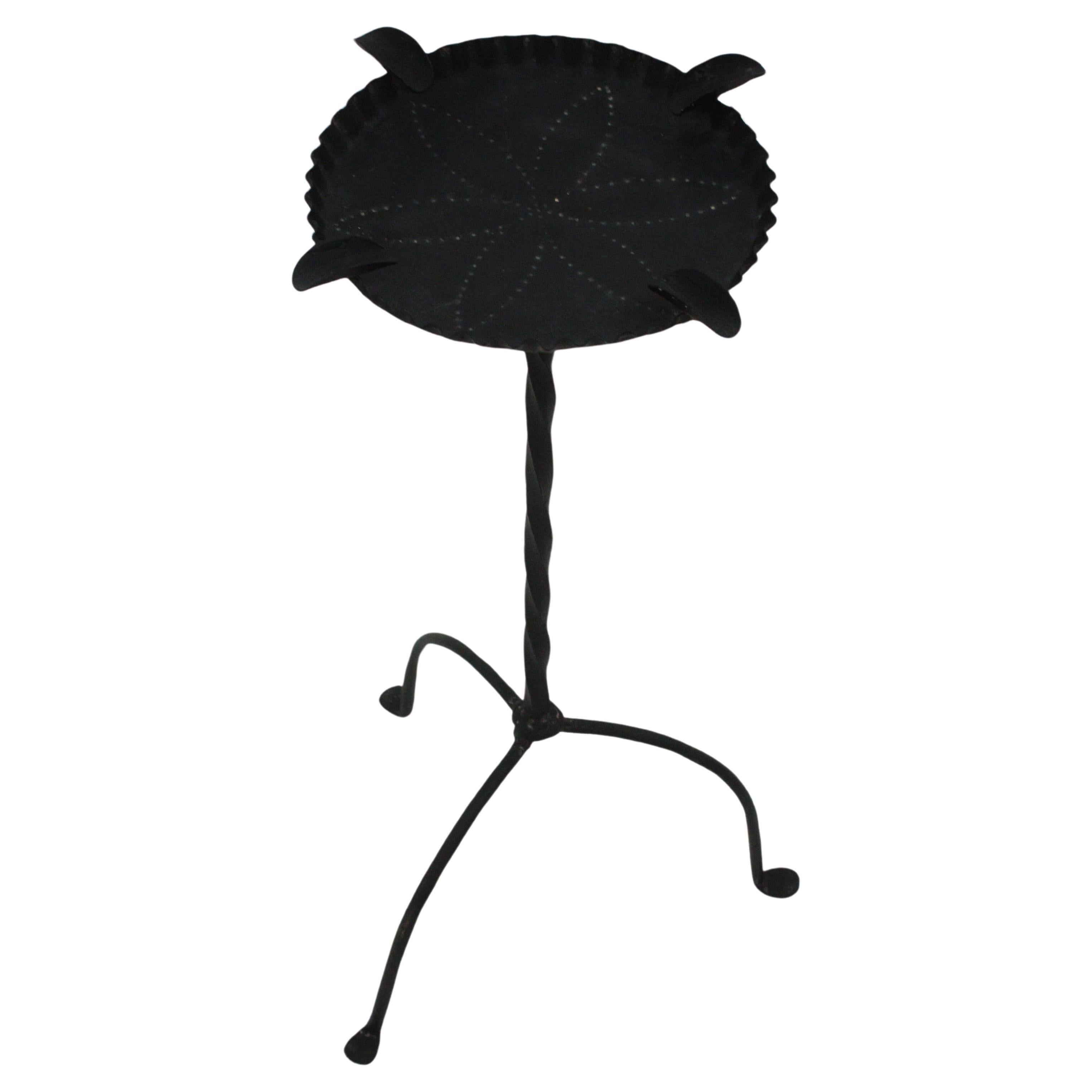 Gueridón / Mesa auxiliar o auxiliar de hierro negro Moderno de mediados de siglo en venta