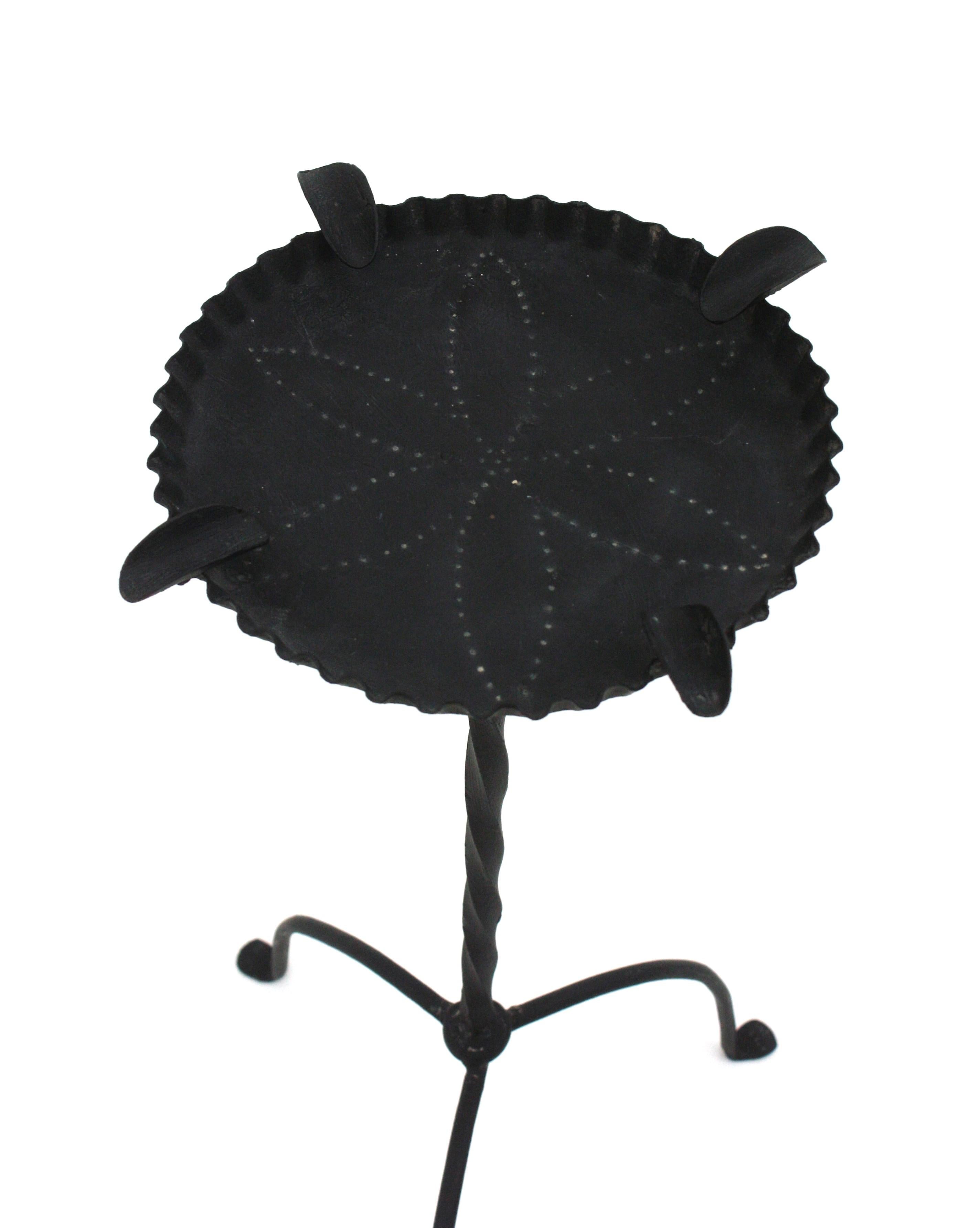 Gueridón / Mesa auxiliar o auxiliar de hierro negro Martillado en venta