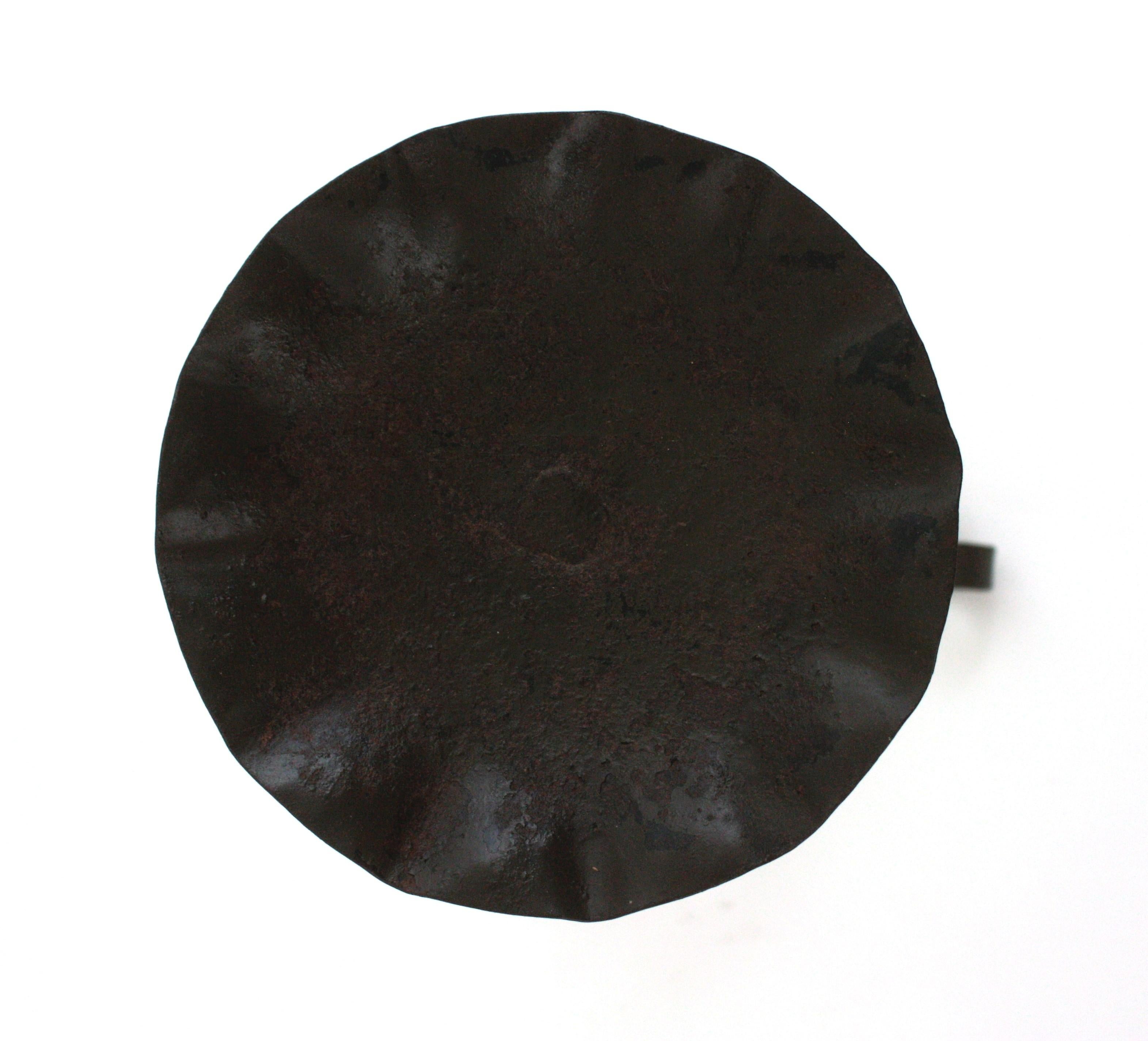 Forgé Table à boire espagnole Gueridon / Table d'appoint ou de chevet en fer noir en vente