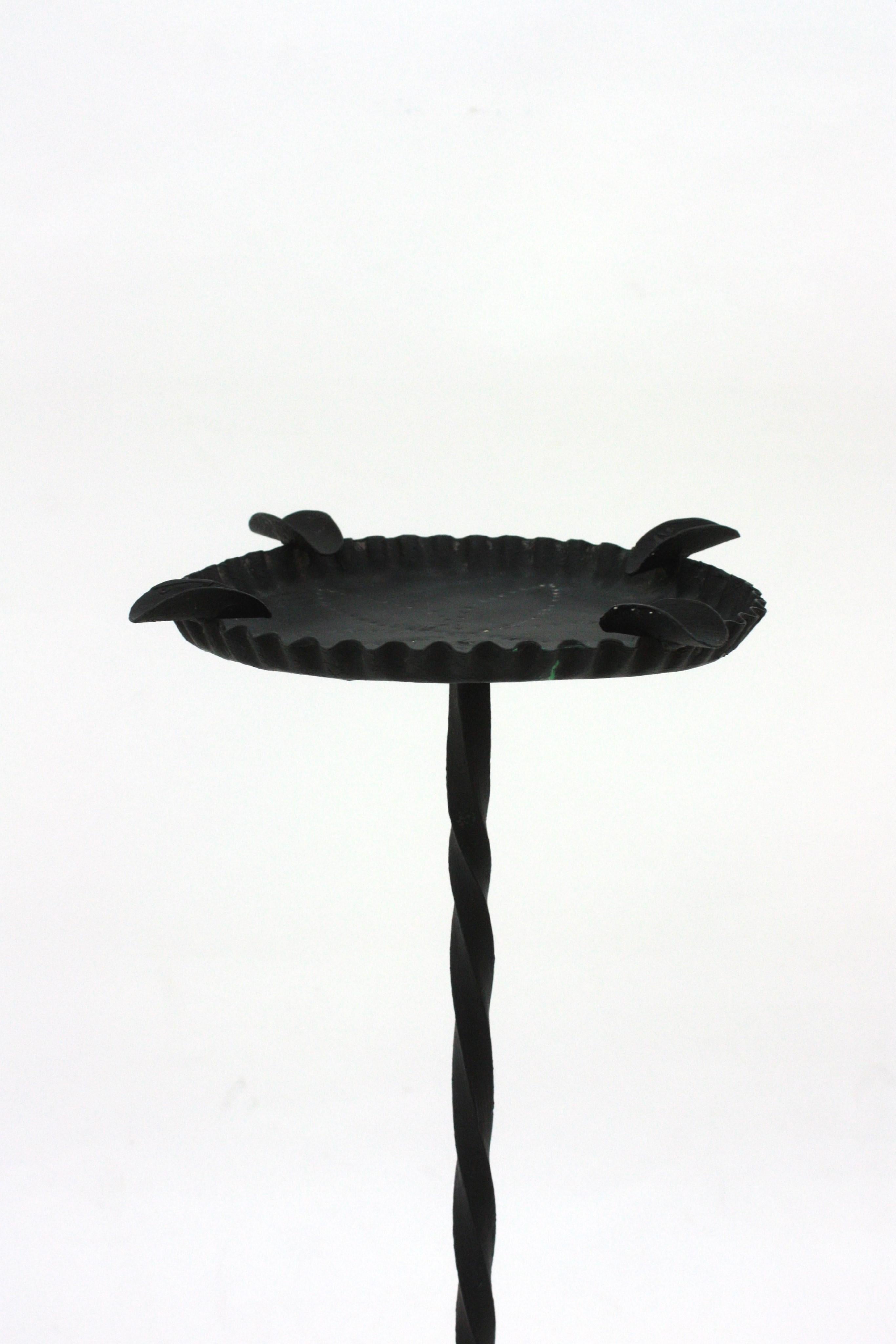 Gueridón / Mesa auxiliar o auxiliar de hierro negro en venta 1