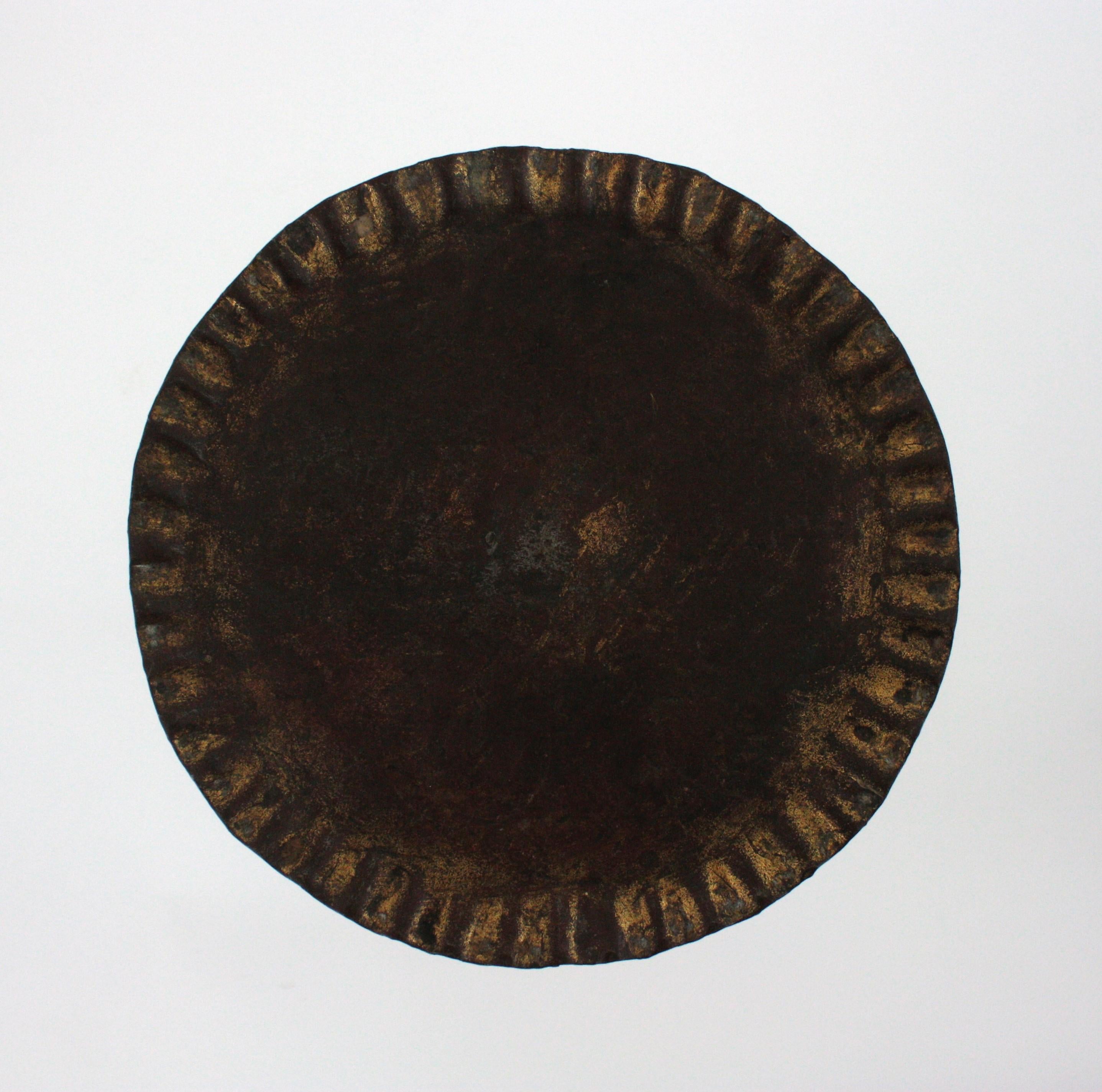 Tavolino spagnolo Gueridon / Tavolino in ferro dorato Parcel, anni '50 5