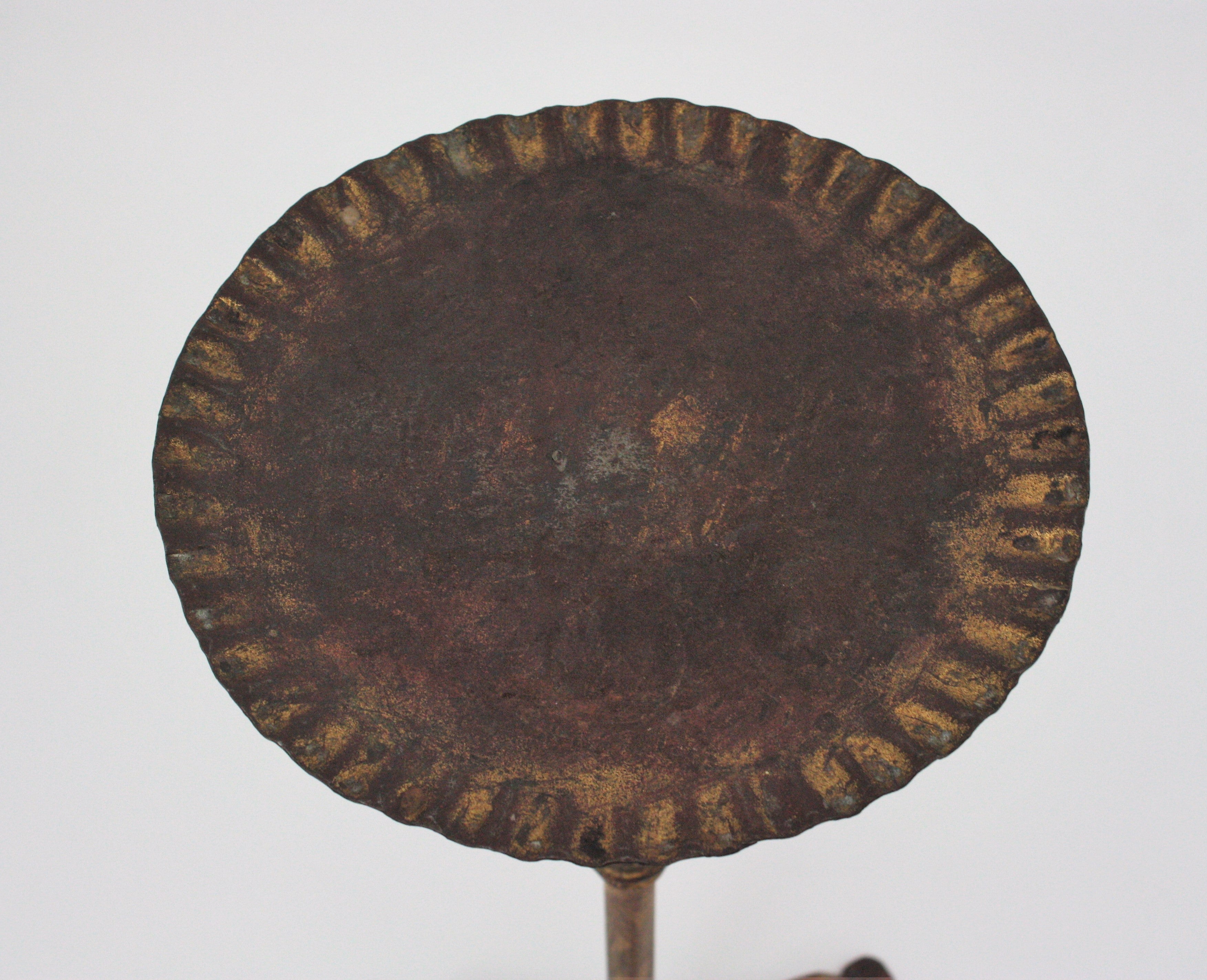 Tavolino spagnolo Gueridon / Tavolino in ferro dorato Parcel, anni '50 6