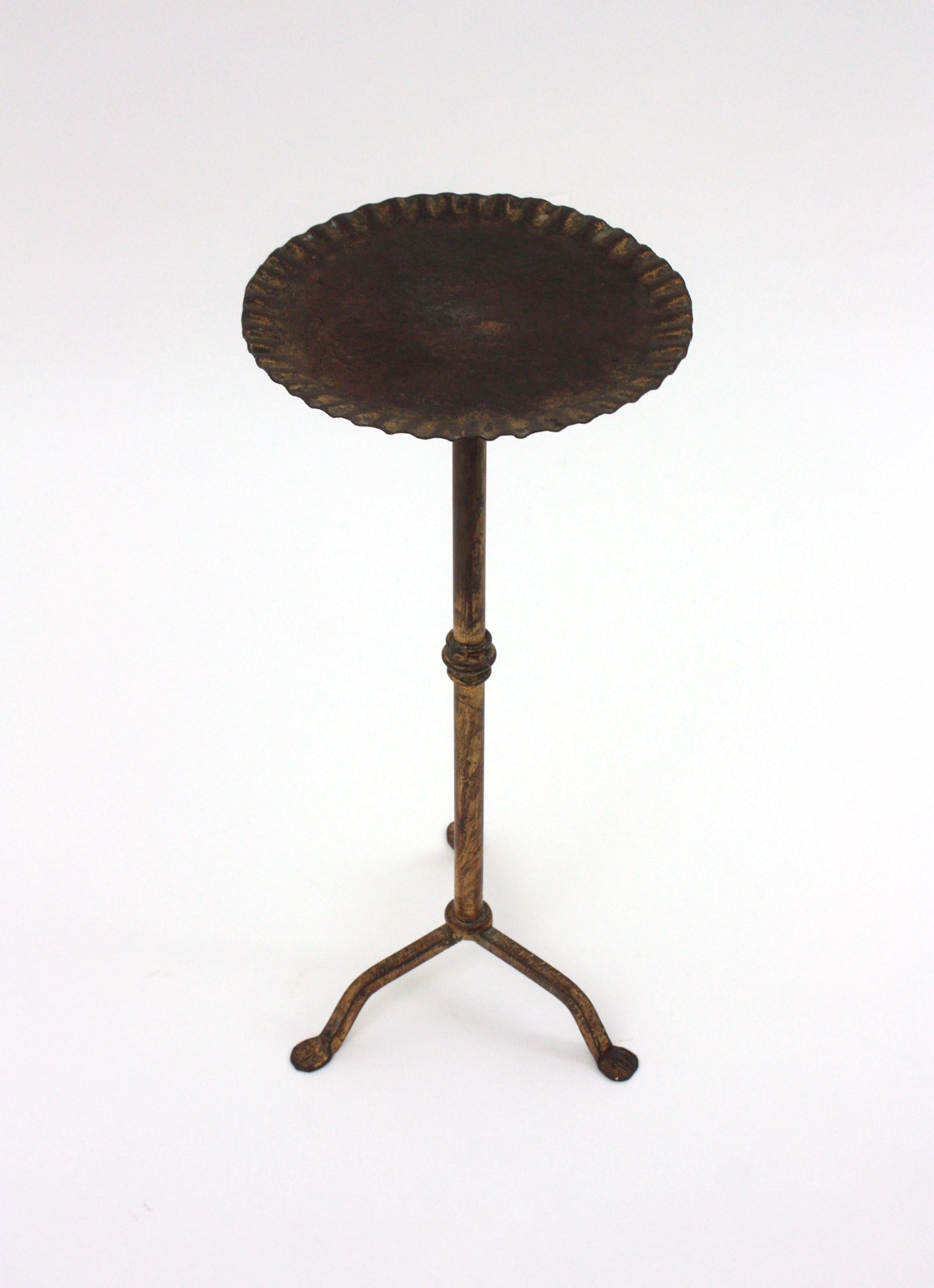 XX secolo Tavolino spagnolo Gueridon / Tavolino in ferro dorato Parcel, anni '50