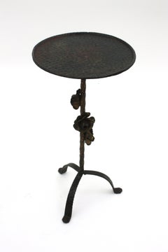 Gueridón español de mesa de bebidas con detalles florales, hierro dorado, años 50